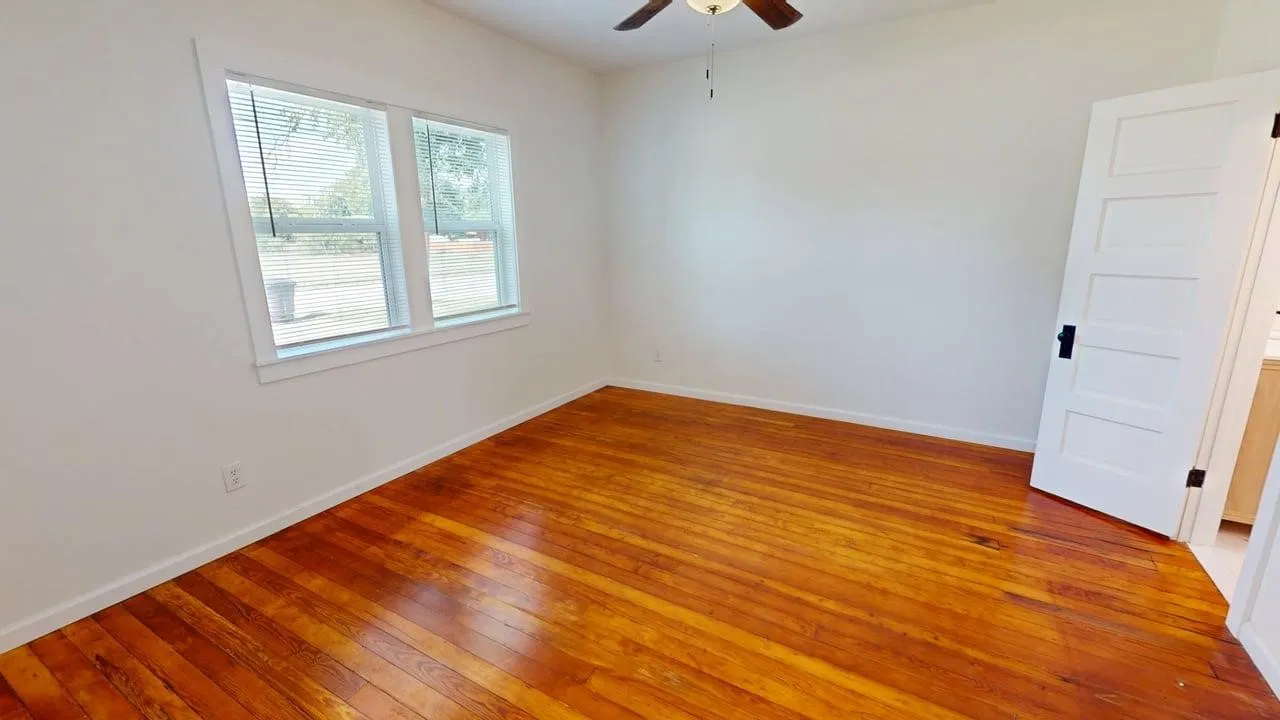 Single Family Residence For Sale in Mc Culloch County , 505 W 11th Street, Brady, Texas 76825, 3 Bedroom, 2 Bathroom, Garage spaces, 1,177 Sqft, built in 1940, Price $183,000, mls#21359824, Real Estate Agent in Brady, Homes For Sale in Mc Culloch county, Homes For Sale in Brady, Realtor in Brady Texas, Real Estate Brokerage Independent Realty Texas, Luminita Cordes Realtor