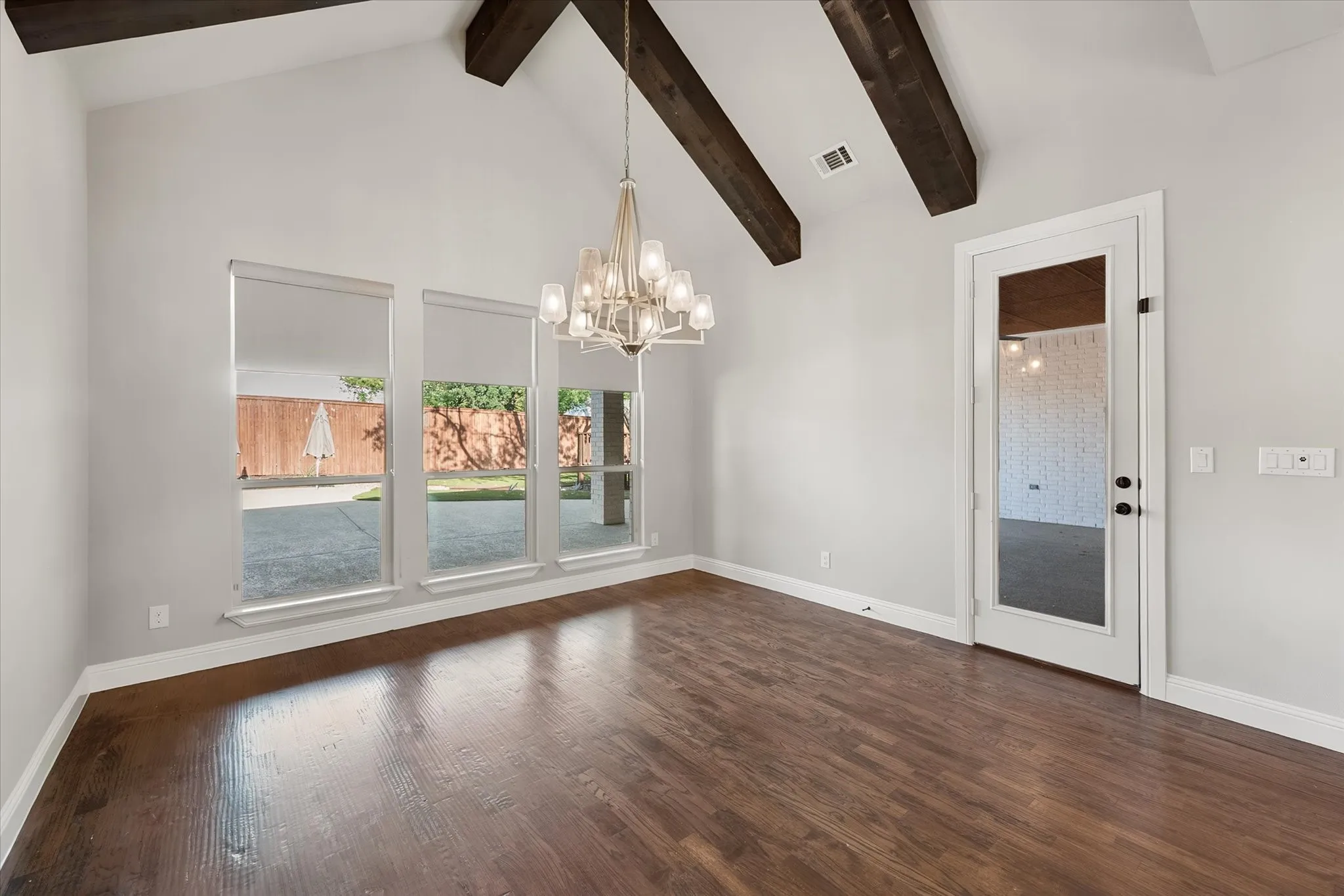 Single Family Residence For Sale in Tarrant County , 1050 Falcon Nest Drive, Kennedale, Texas 76060, 4 Bedroom, 4 Bathroom, 3 Garage spaces, 4,009 Sqft, built in 2018, mls#21359685, Real Estate Agent in Kennedale, Homes For Sale in Tarrant county, Homes For Sale in Kennedale, Realtor in Kennedale Texas, Real Estate Brokerage Independent Realty Texas, Luminita Cordes Realtor