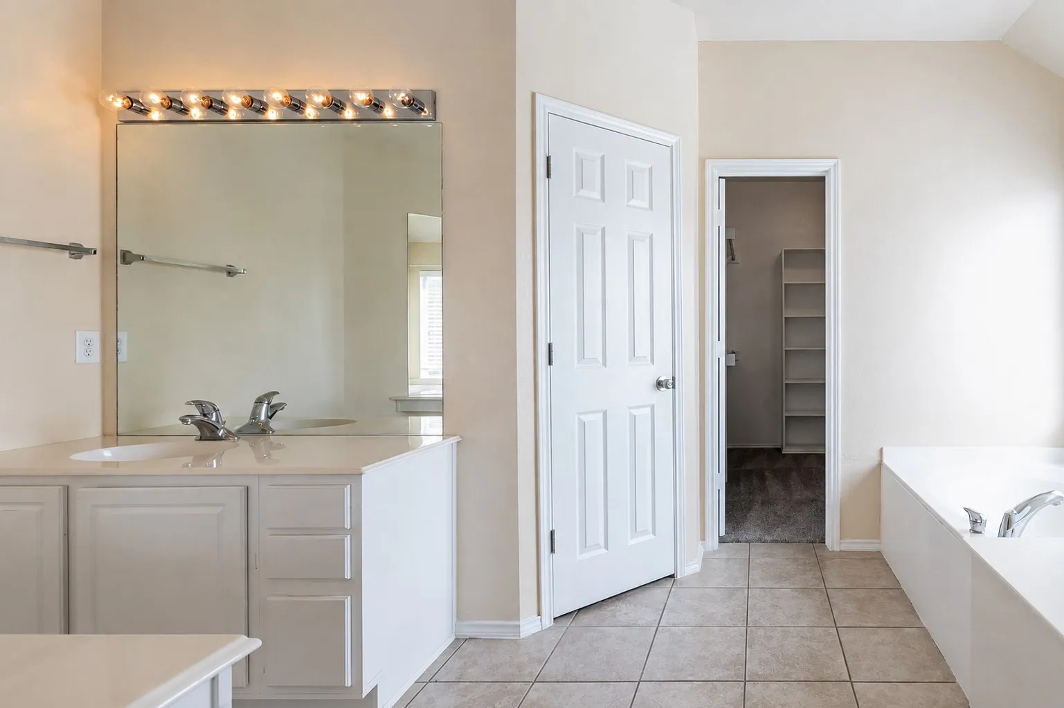 Single Family Residence For Sale in Denton County , 2617 Cowboy Trail, Little Elm, Texas 75068, 4 Bedroom, 3 Bathroom, 2 Garage spaces, 2,849 Sqft, built in 2001, mls#21359604, Real Estate Agent in Little Elm, Homes For Sale in Denton county, Homes For Sale in Little Elm, Realtor in Little Elm Texas, Real Estate Brokerage Independent Realty Texas, Luminita Cordes Realtor