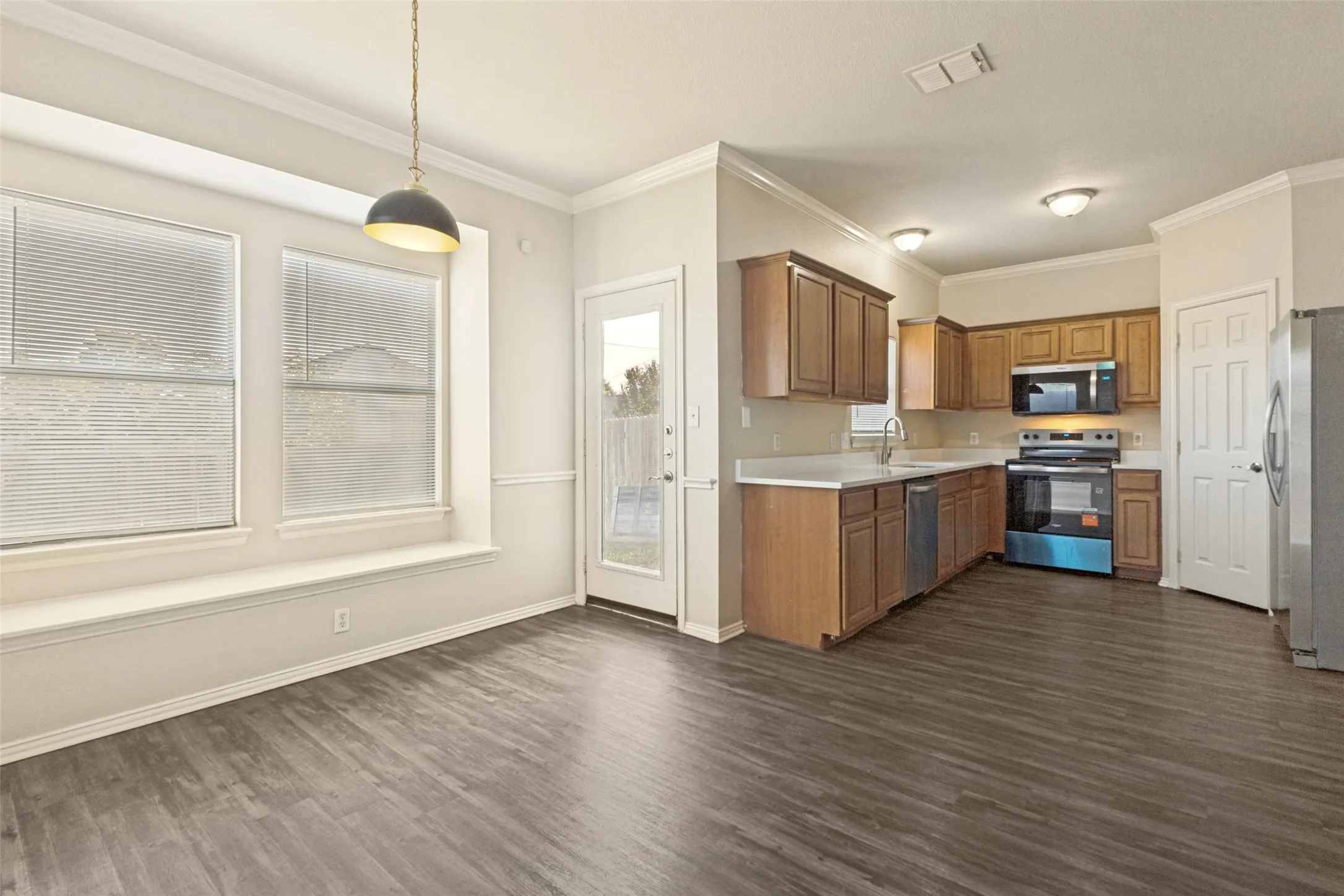 Duplex For Rent in Collin County , 224 Wyndham Meadows Way, Wylie, Texas 75098, 3 Bedroom, 3 Bathroom, 1 Garage spaces, 1,304 Sqft, built in 2003, mls#21359030, Real Estate Agent in Wylie, Homes For Rent in Collin county, Homes For Rent in Wylie, Realtor in Wylie Texas, Real Estate Brokerage Independent Realty Texas, Luminita Cordes Realtor