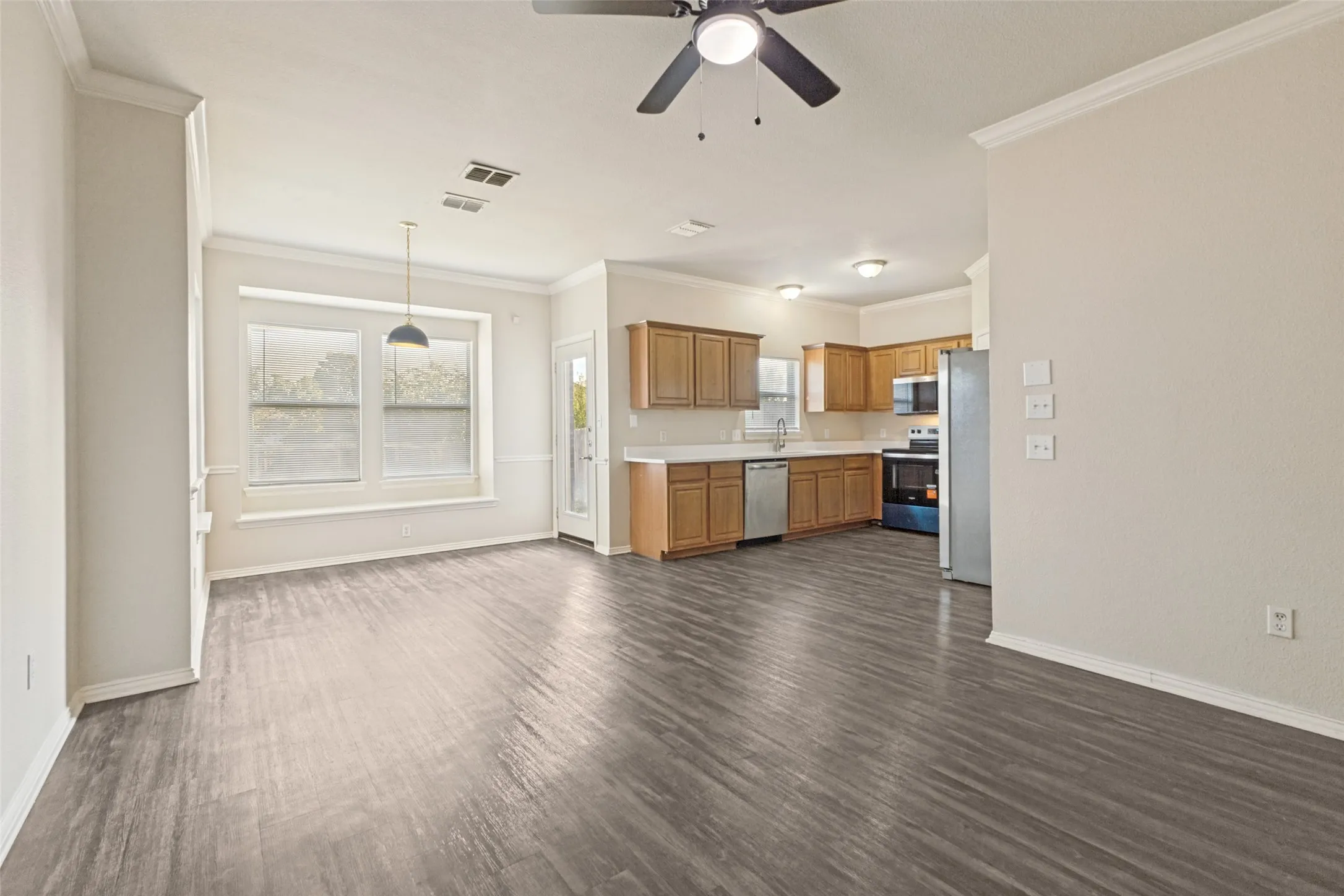 Duplex For Rent in Collin County , 224 Wyndham Meadows Way, Wylie, Texas 75098, 3 Bedroom, 3 Bathroom, 1 Garage spaces, 1,304 Sqft, built in 2003, mls#21359030, Real Estate Agent in Wylie, Homes For Rent in Collin county, Homes For Rent in Wylie, Realtor in Wylie Texas, Real Estate Brokerage Independent Realty Texas, Luminita Cordes Realtor