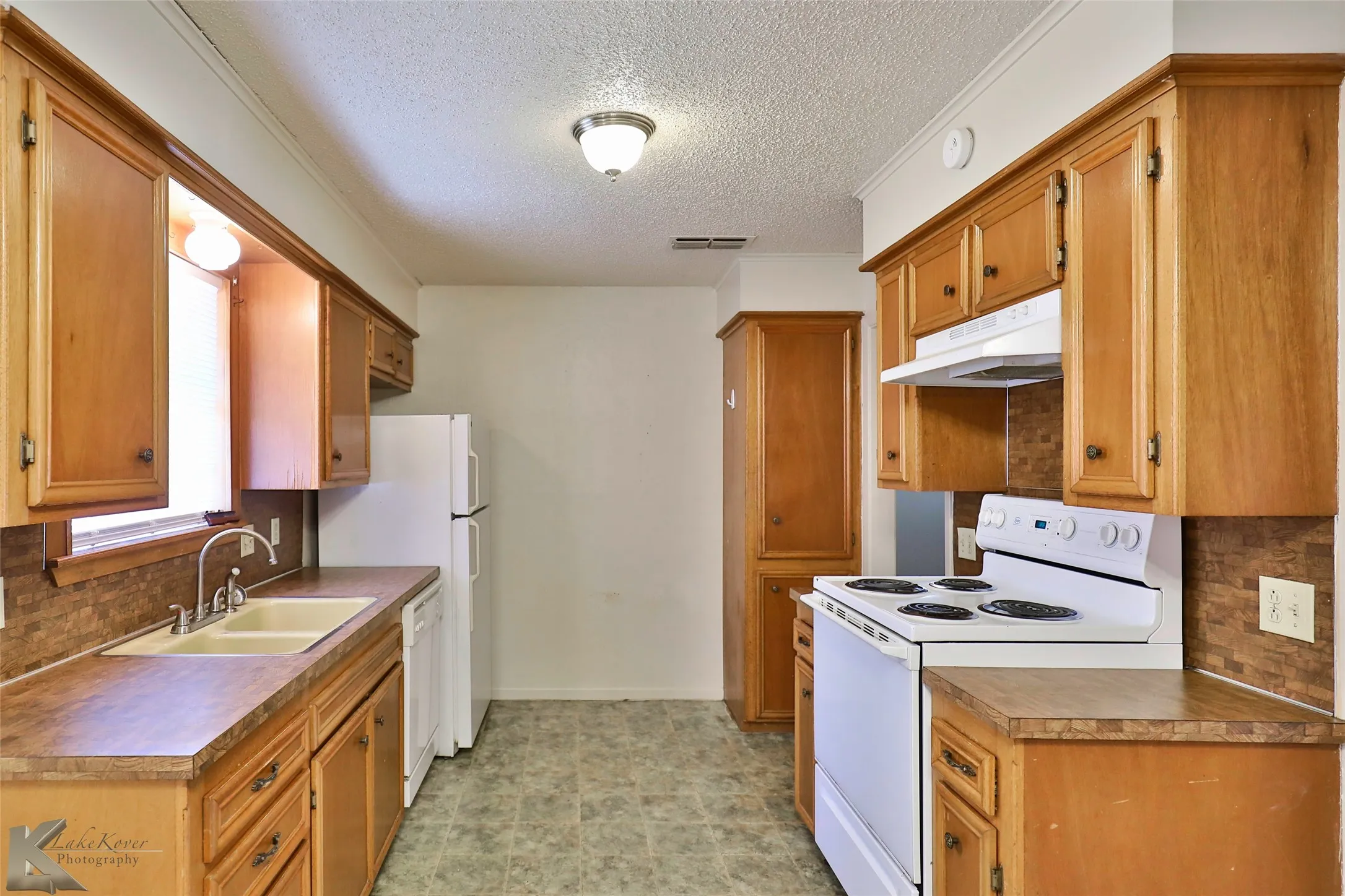 Duplex For Rent in Taylor County , 1117 Ruswood Drive, Abilene, Texas 79601, 3 Bedroom, 2 Bathroom, 2 Garage spaces, 1,323 Sqft, built in 1976, mls#21359835, Real Estate Agent in Abilene, Homes For Rent in Taylor county, Homes For Rent in Abilene, Realtor in Abilene Texas, Real Estate Brokerage Independent Realty Texas, Luminita Cordes Realtor