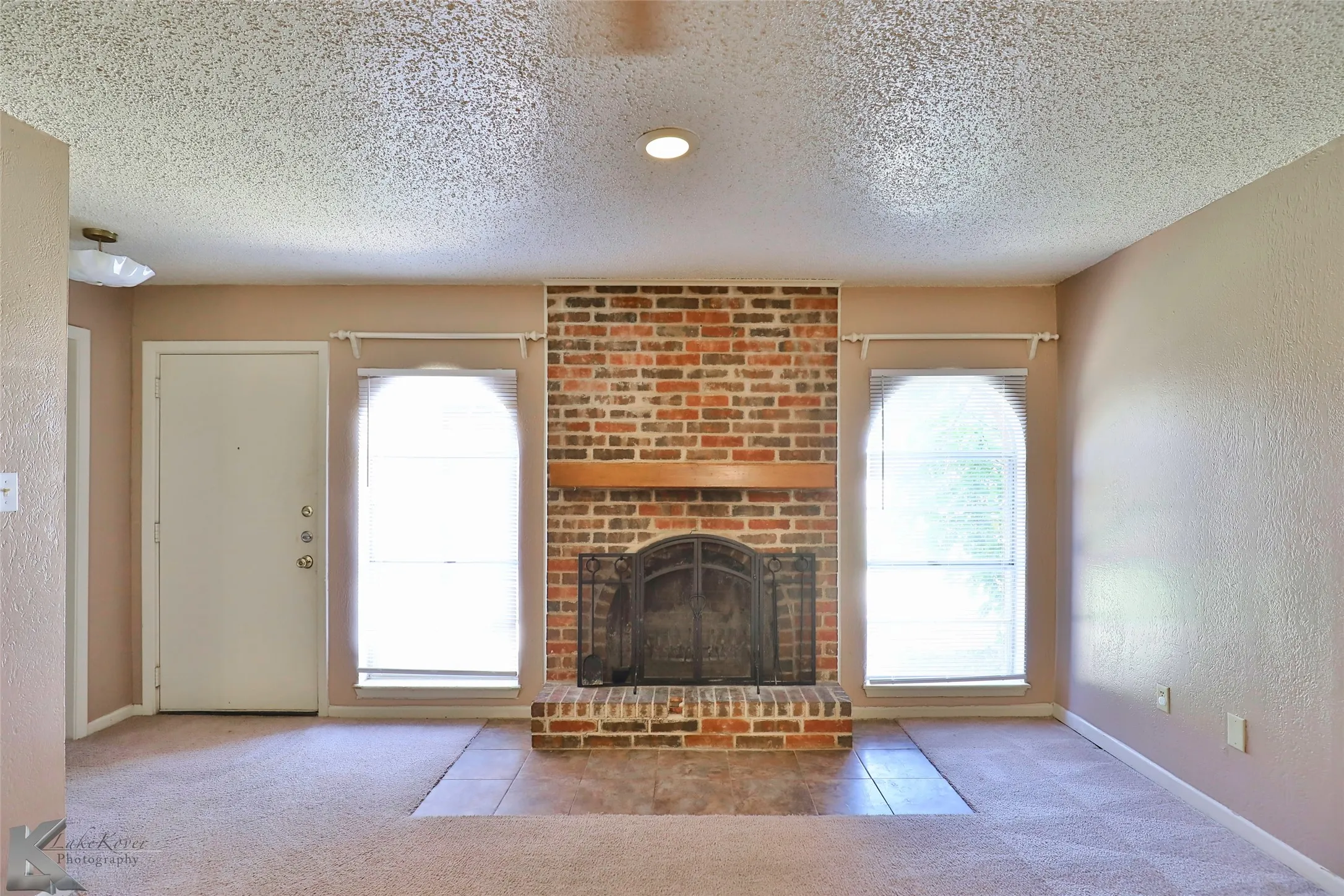 Duplex For Rent in Taylor County , 1117 Ruswood Drive, Abilene, Texas 79601, 3 Bedroom, 2 Bathroom, 2 Garage spaces, 1,323 Sqft, built in 1976, mls#21359835, Real Estate Agent in Abilene, Homes For Rent in Taylor county, Homes For Rent in Abilene, Realtor in Abilene Texas, Real Estate Brokerage Independent Realty Texas, Luminita Cordes Realtor