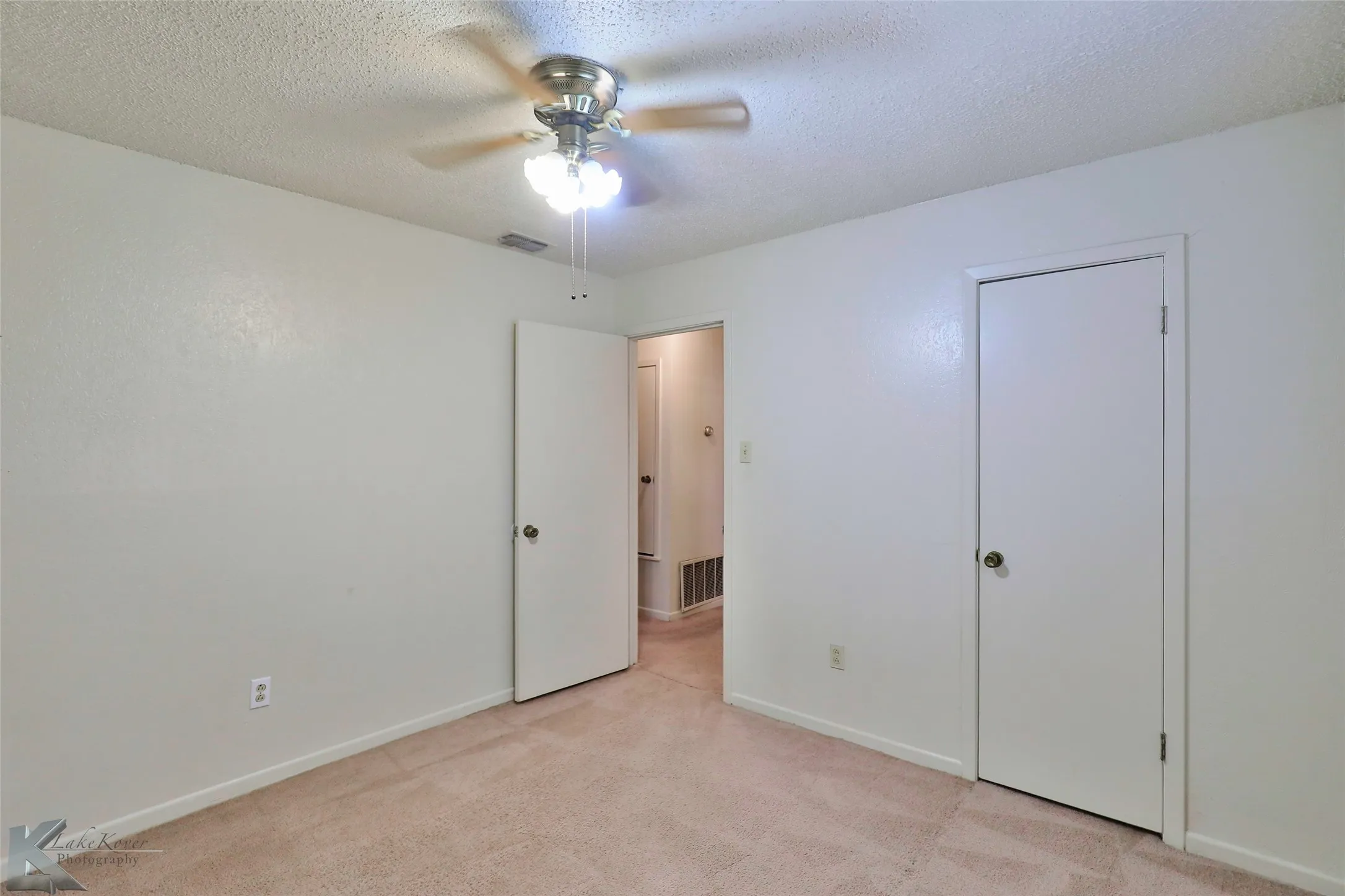 Duplex For Rent in Taylor County , 1117 Ruswood Drive, Abilene, Texas 79601, 3 Bedroom, 2 Bathroom, 2 Garage spaces, 1,323 Sqft, built in 1976, mls#21359835, Real Estate Agent in Abilene, Homes For Rent in Taylor county, Homes For Rent in Abilene, Realtor in Abilene Texas, Real Estate Brokerage Independent Realty Texas, Luminita Cordes Realtor