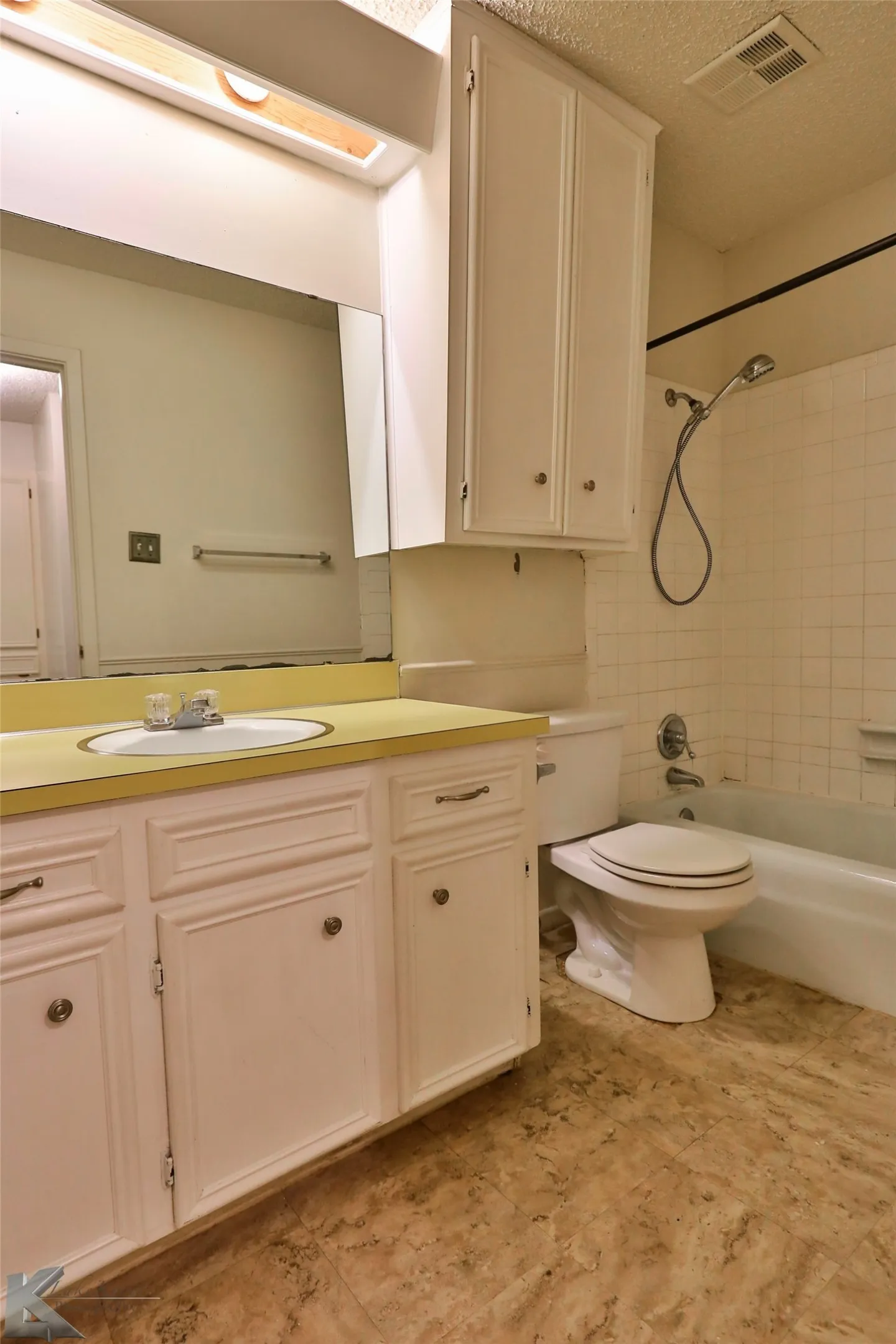 Duplex For Rent in Taylor County , 1117 Ruswood Drive, Abilene, Texas 79601, 3 Bedroom, 2 Bathroom, 2 Garage spaces, 1,323 Sqft, built in 1976, mls#21359835, Real Estate Agent in Abilene, Homes For Rent in Taylor county, Homes For Rent in Abilene, Realtor in Abilene Texas, Real Estate Brokerage Independent Realty Texas, Luminita Cordes Realtor