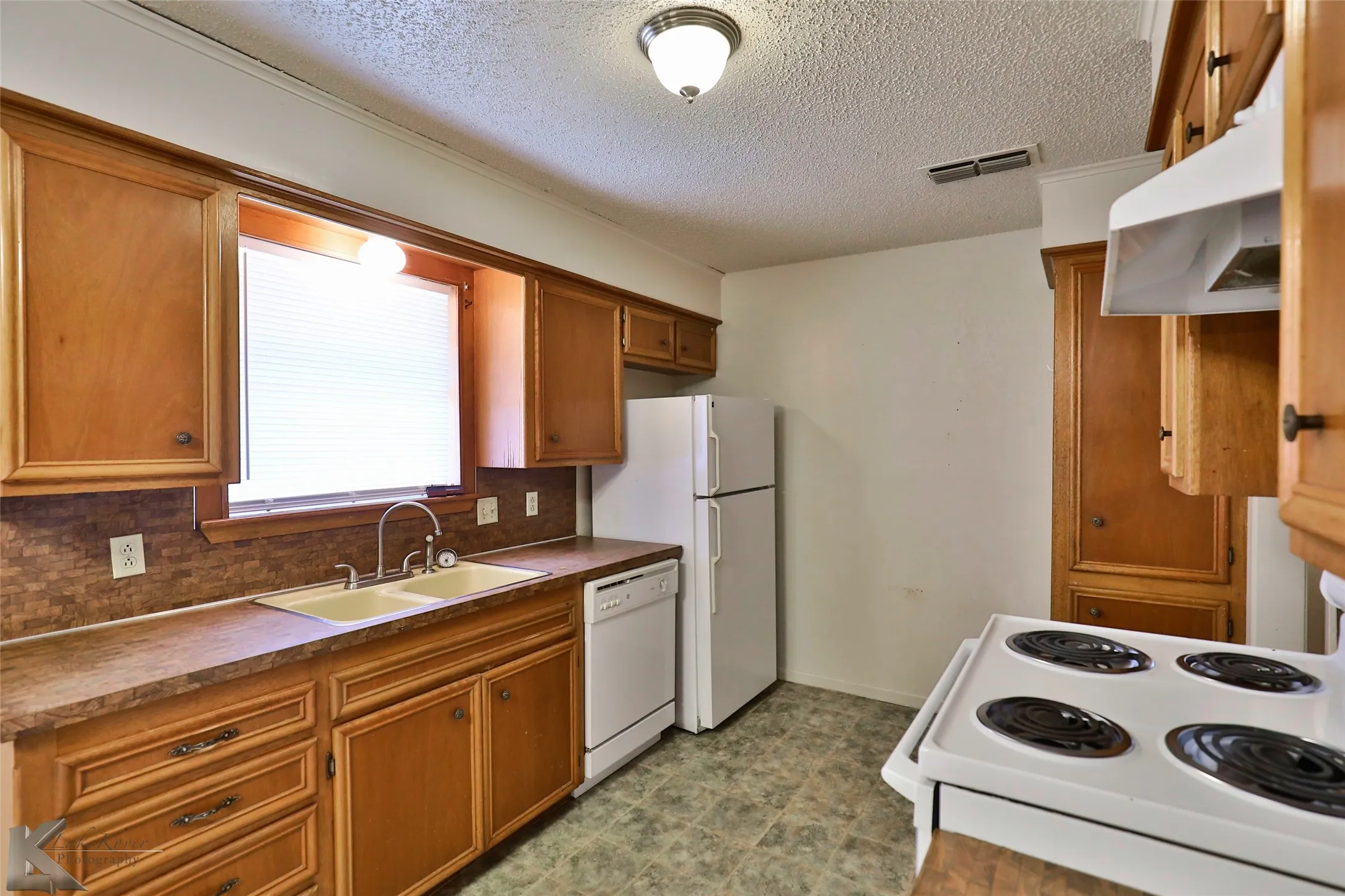 Duplex For Rent in Taylor County , 1117 Ruswood Drive, Abilene, Texas 79601, 3 Bedroom, 2 Bathroom, 2 Garage spaces, 1,323 Sqft, built in 1976, mls#21359835, Real Estate Agent in Abilene, Homes For Rent in Taylor county, Homes For Rent in Abilene, Realtor in Abilene Texas, Real Estate Brokerage Independent Realty Texas, Luminita Cordes Realtor
