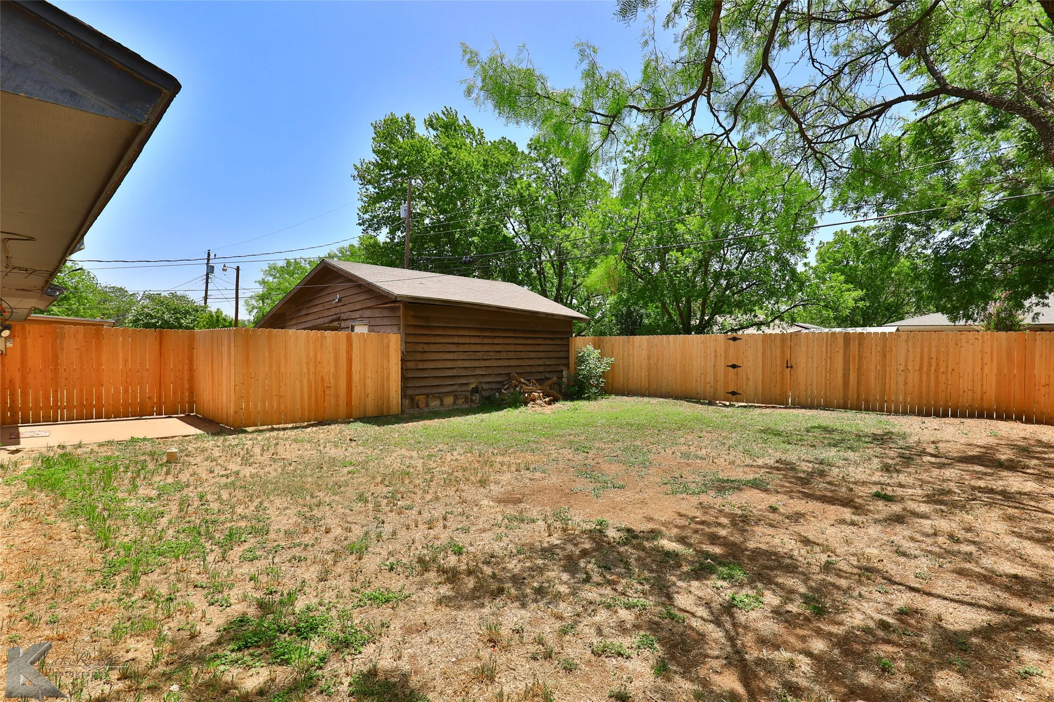 Duplex For Rent in Taylor County , 1117 Ruswood Drive, Abilene, Texas 79601, 3 Bedroom, 2 Bathroom, 2 Garage spaces, 1,323 Sqft, built in 1976, mls#21359835, Real Estate Agent in Abilene, Homes For Rent in Taylor county, Homes For Rent in Abilene, Realtor in Abilene Texas, Real Estate Brokerage Independent Realty Texas, Luminita Cordes Realtor