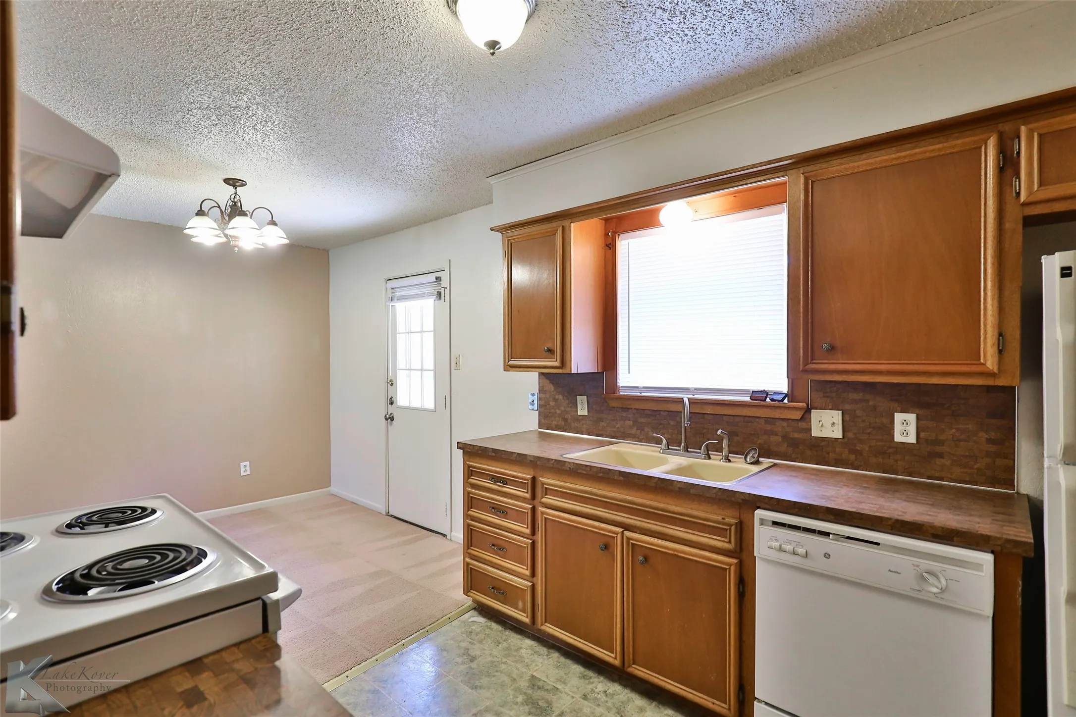 Duplex For Rent in Taylor County , 1117 Ruswood Drive, Abilene, Texas 79601, 3 Bedroom, 2 Bathroom, 2 Garage spaces, 1,323 Sqft, built in 1976, mls#21359835, Real Estate Agent in Abilene, Homes For Rent in Taylor county, Homes For Rent in Abilene, Realtor in Abilene Texas, Real Estate Brokerage Independent Realty Texas, Luminita Cordes Realtor