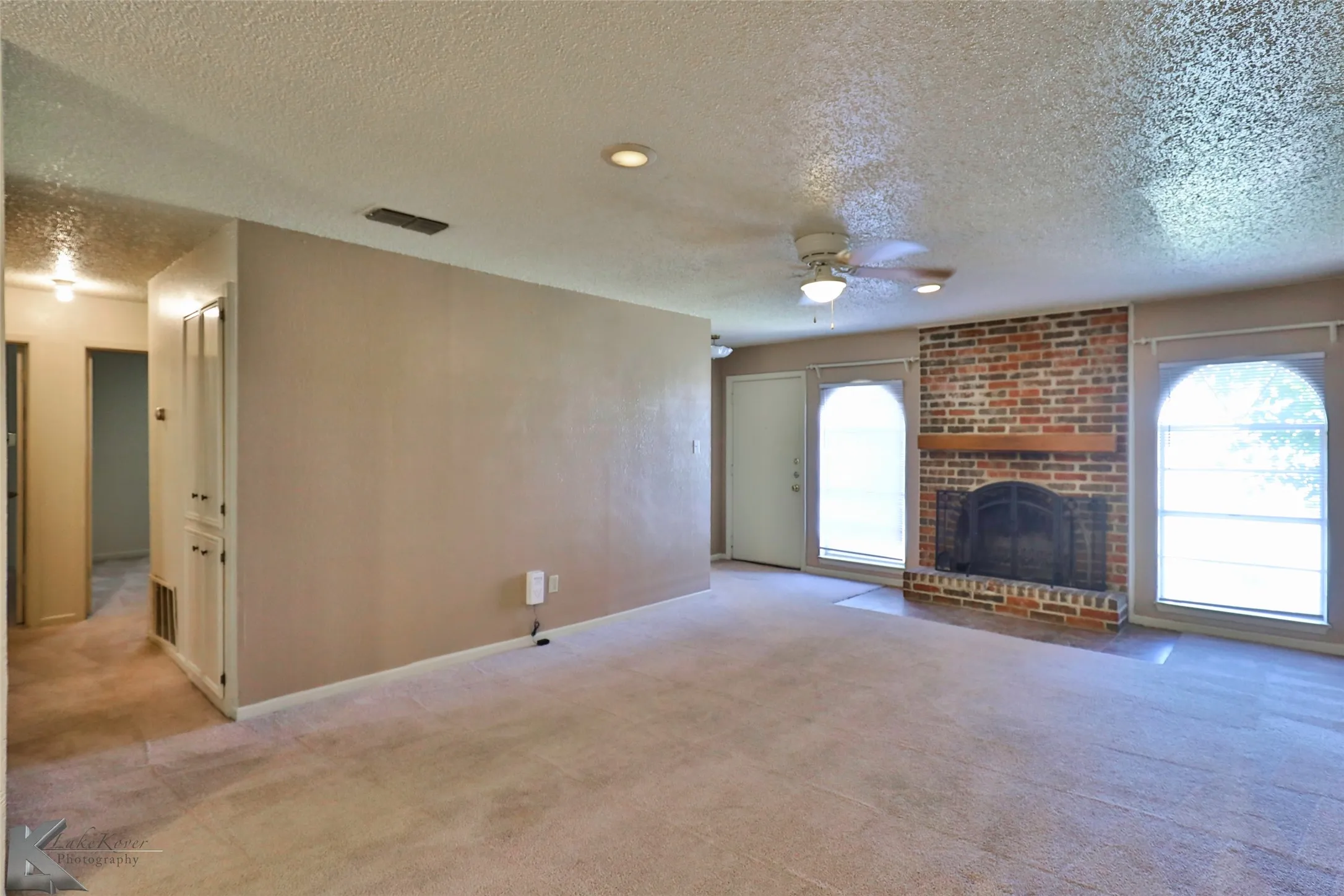 Duplex For Rent in Taylor County , 1117 Ruswood Drive, Abilene, Texas 79601, 3 Bedroom, 2 Bathroom, 2 Garage spaces, 1,323 Sqft, built in 1976, mls#21359835, Real Estate Agent in Abilene, Homes For Rent in Taylor county, Homes For Rent in Abilene, Realtor in Abilene Texas, Real Estate Brokerage Independent Realty Texas, Luminita Cordes Realtor
