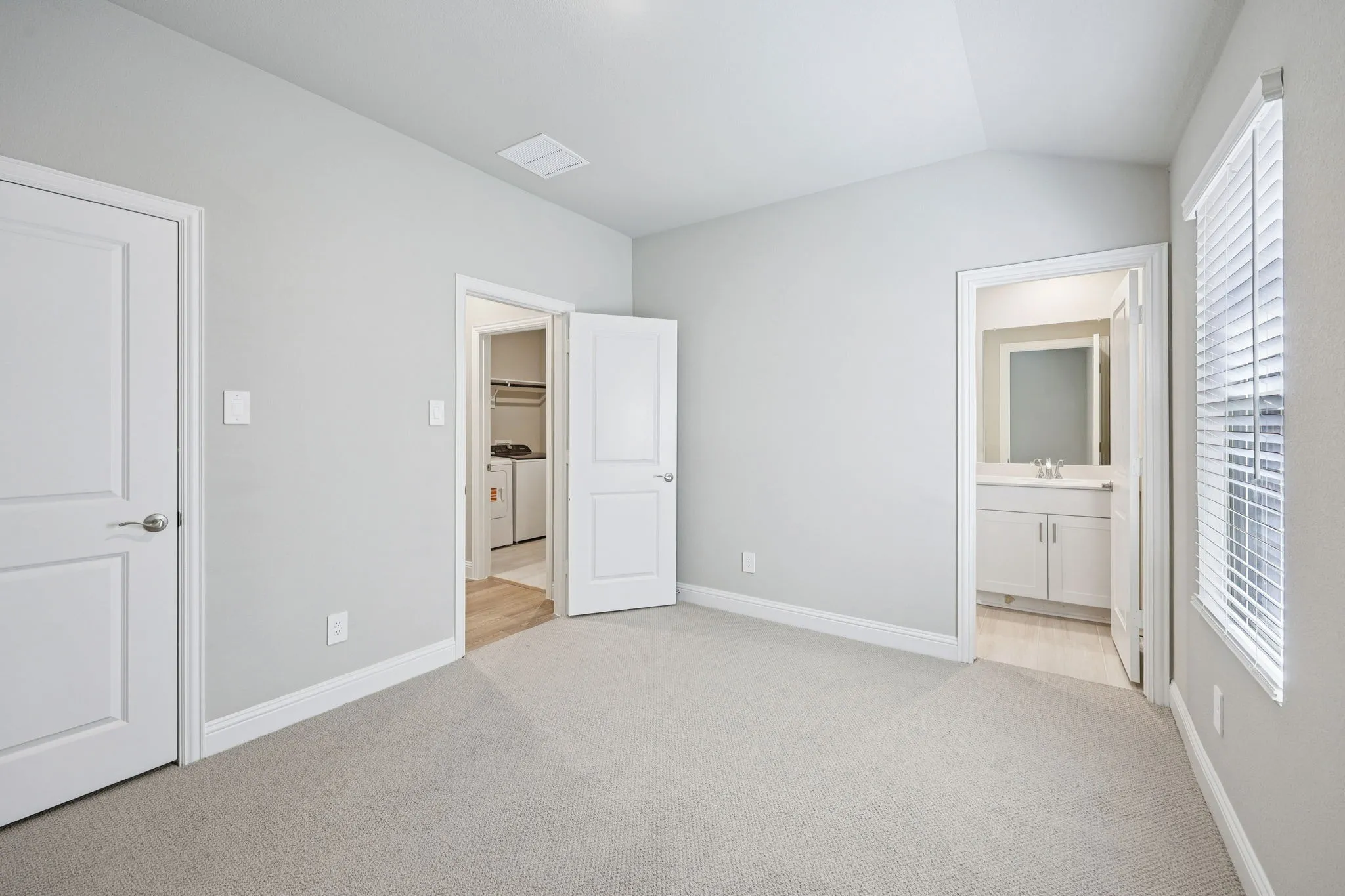 Photo is not of the actual home, but is an inspirational photo of builder’s model home and may depict options, furnishings, and/or decorator features that are not included.
