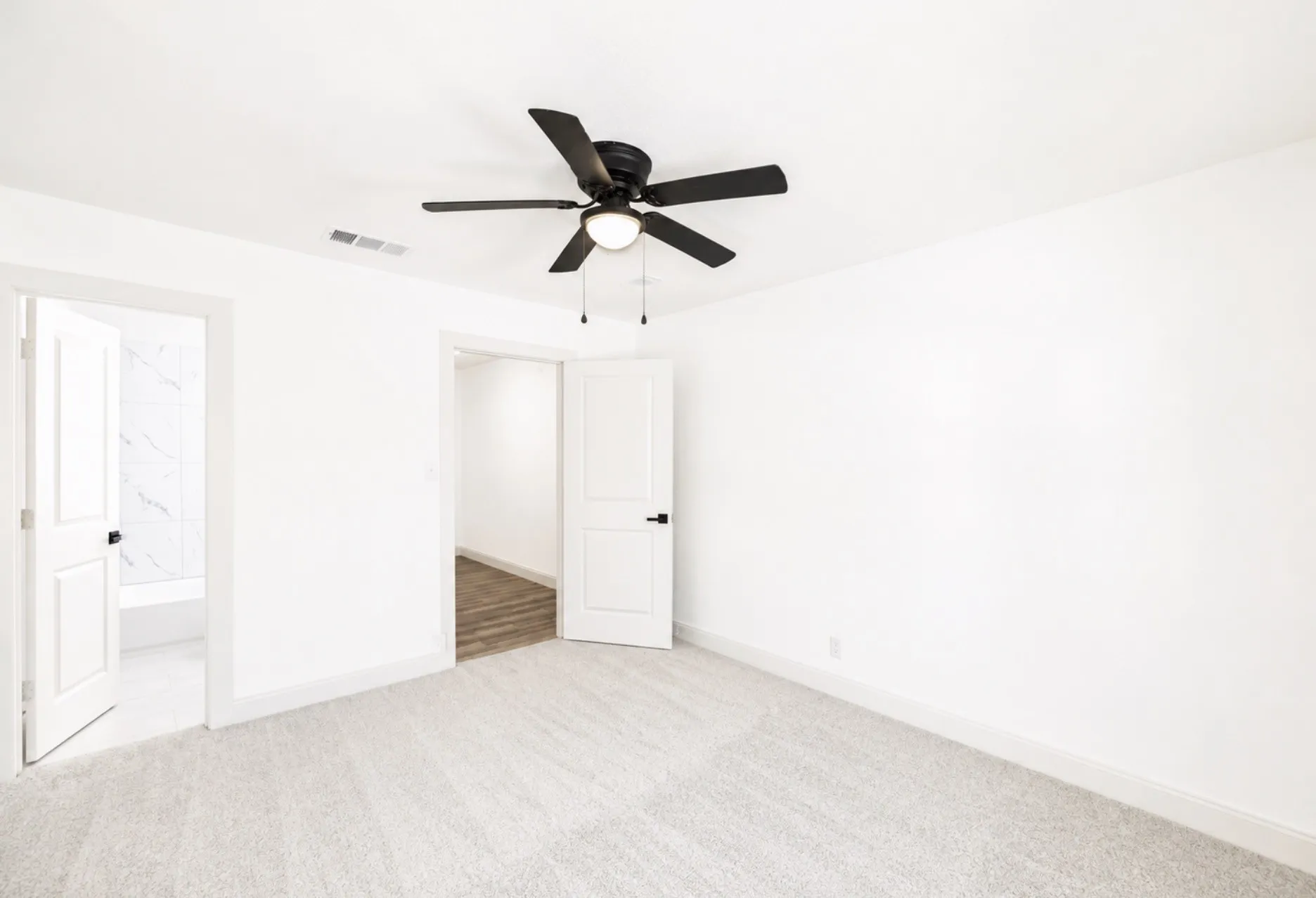 Single Family Residence For Sale in Tarrant County , 4504 Highland Lake Drive, Lake Worth, Texas 76135, 4 Bedroom, 2 Bathroom, Garage spaces, 1,224 Sqft, built in 1958, Price $239,800, mls#21359613, Real Estate Agent in Lake Worth, Homes For Sale in Tarrant county, Homes For Sale in Lake Worth, Realtor in Lake Worth Texas, Real Estate Brokerage Independent Realty Texas, Luminita Cordes Realtor