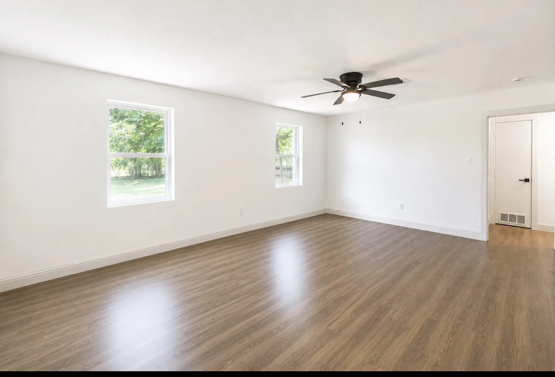 Single Family Residence For Sale in Tarrant County , 4504 Highland Lake Drive, Lake Worth, Texas 76135, 4 Bedroom, 2 Bathroom, Garage spaces, 1,224 Sqft, built in 1958, Price $239,800, mls#21359613, Real Estate Agent in Lake Worth, Homes For Sale in Tarrant county, Homes For Sale in Lake Worth, Realtor in Lake Worth Texas, Real Estate Brokerage Independent Realty Texas, Luminita Cordes Realtor