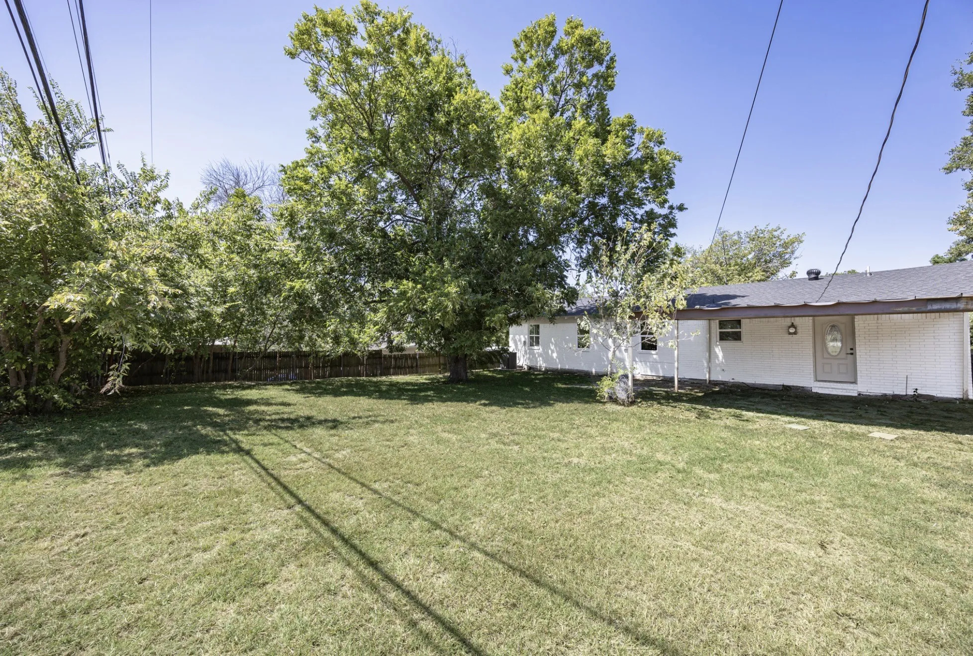 Single Family Residence For Sale in Tarrant County , 4504 Highland Lake Drive, Lake Worth, Texas 76135, 4 Bedroom, 2 Bathroom, Garage spaces, 1,224 Sqft, built in 1958, Price $239,800, mls#21359613, Real Estate Agent in Lake Worth, Homes For Sale in Tarrant county, Homes For Sale in Lake Worth, Realtor in Lake Worth Texas, Real Estate Brokerage Independent Realty Texas, Luminita Cordes Realtor