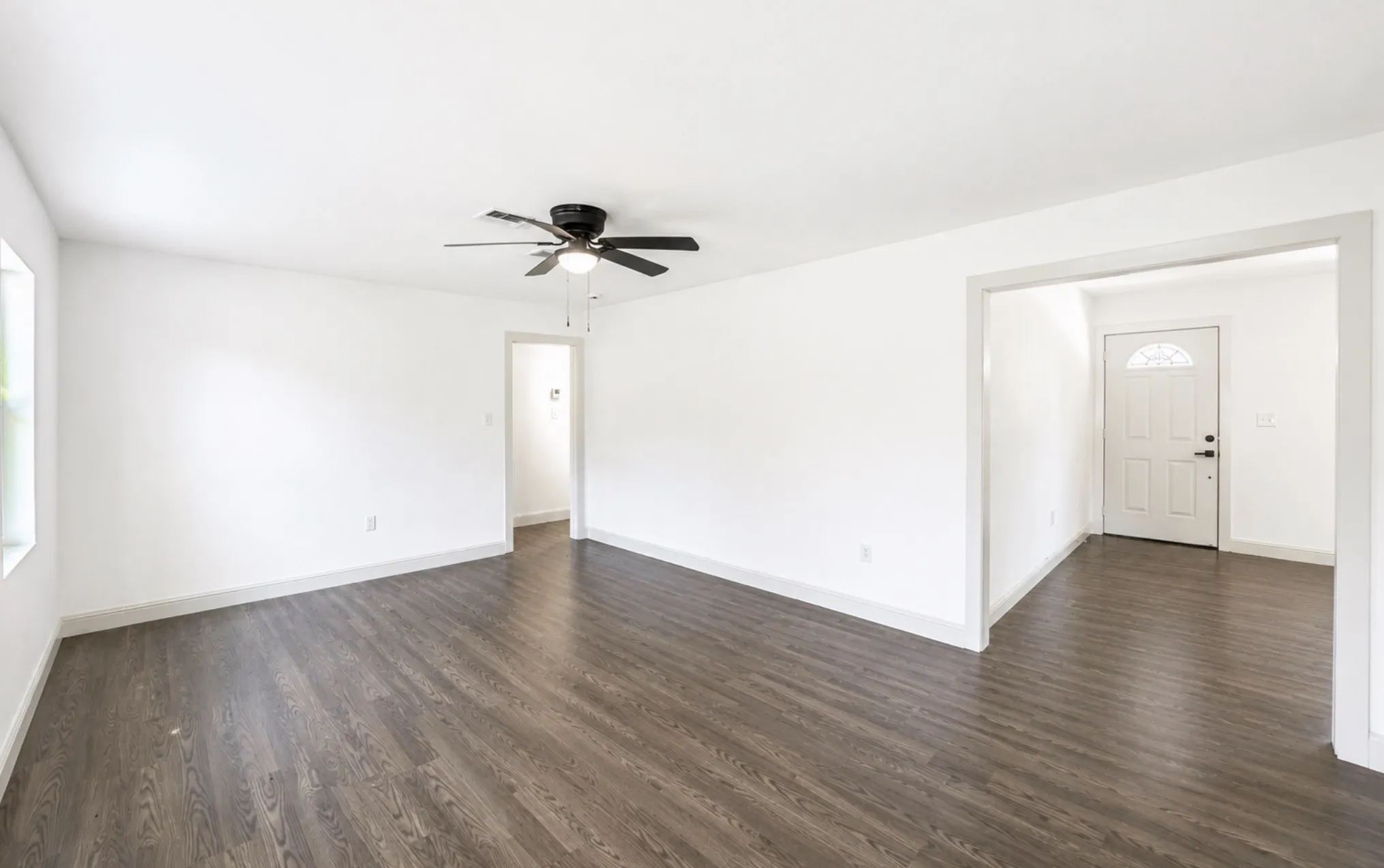 Single Family Residence For Sale in Tarrant County , 4504 Highland Lake Drive, Lake Worth, Texas 76135, 4 Bedroom, 2 Bathroom, Garage spaces, 1,224 Sqft, built in 1958, Price $239,800, mls#21359613, Real Estate Agent in Lake Worth, Homes For Sale in Tarrant county, Homes For Sale in Lake Worth, Realtor in Lake Worth Texas, Real Estate Brokerage Independent Realty Texas, Luminita Cordes Realtor
