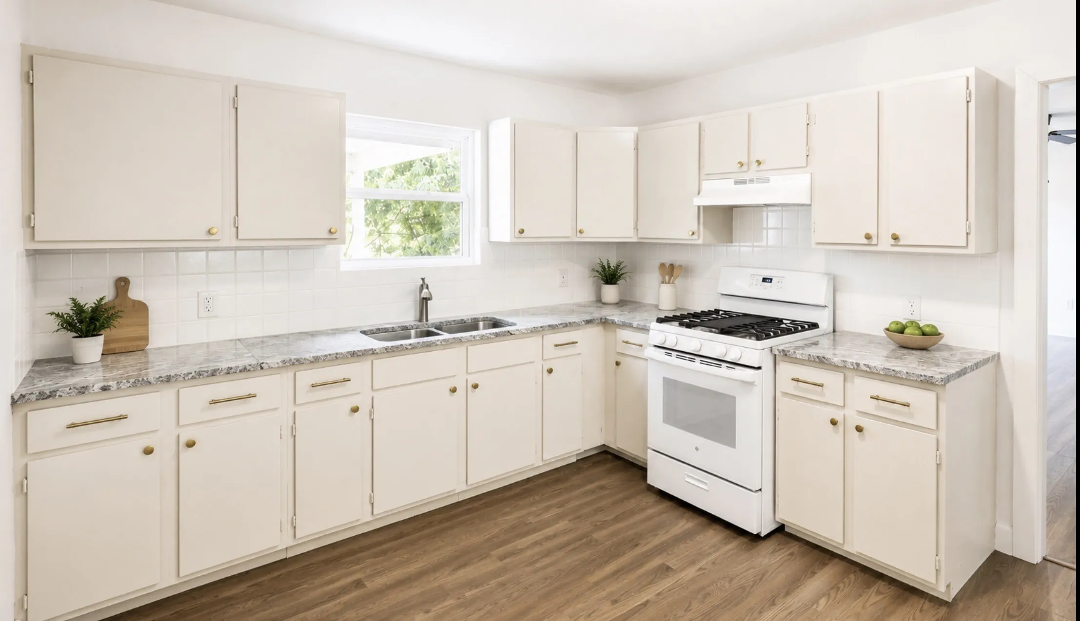 Single Family Residence For Sale in Tarrant County , 4504 Highland Lake Drive, Lake Worth, Texas 76135, 4 Bedroom, 2 Bathroom, Garage spaces, 1,224 Sqft, built in 1958, Price $239,800, mls#21359613, Real Estate Agent in Lake Worth, Homes For Sale in Tarrant county, Homes For Sale in Lake Worth, Realtor in Lake Worth Texas, Real Estate Brokerage Independent Realty Texas, Luminita Cordes Realtor