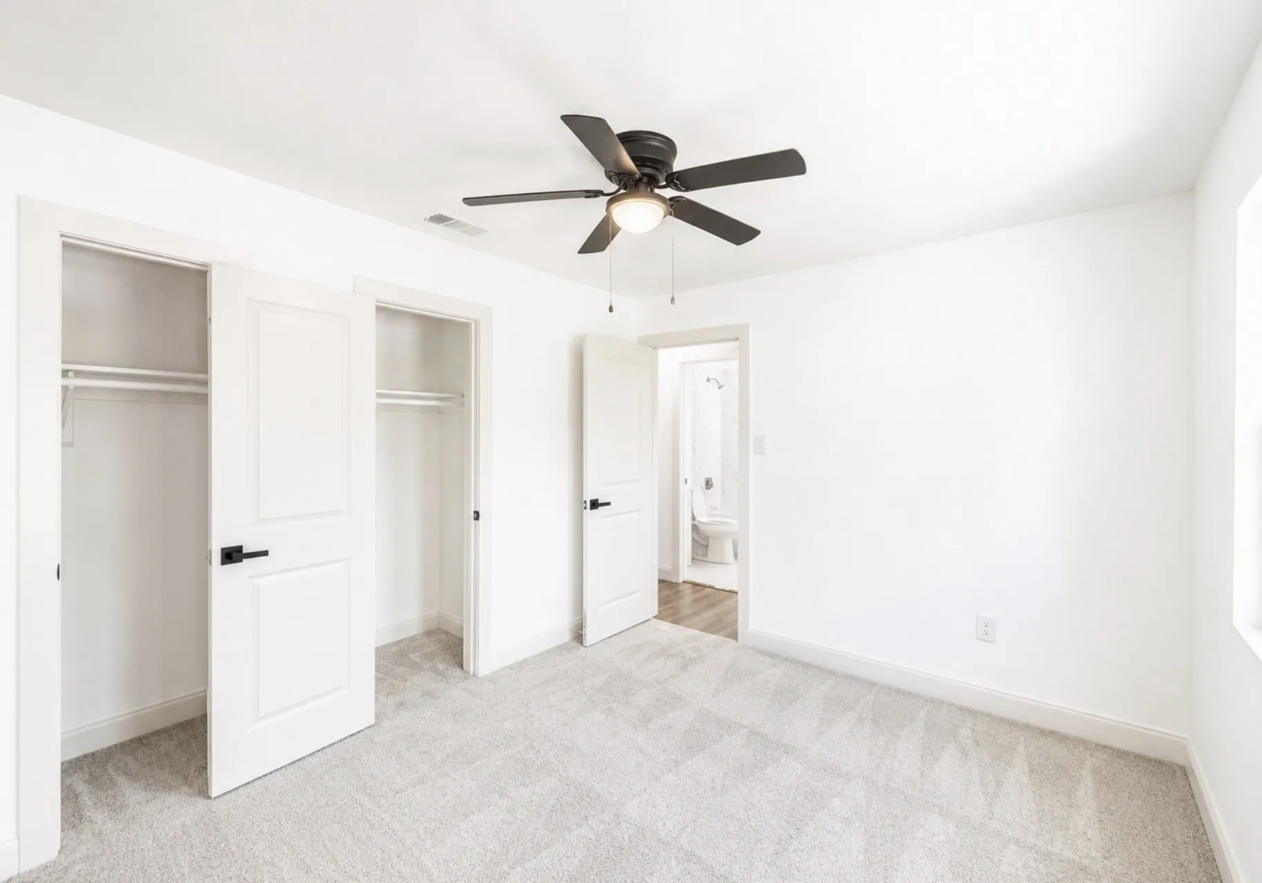 Single Family Residence For Sale in Tarrant County , 4504 Highland Lake Drive, Lake Worth, Texas 76135, 4 Bedroom, 2 Bathroom, Garage spaces, 1,224 Sqft, built in 1958, Price $239,800, mls#21359613, Real Estate Agent in Lake Worth, Homes For Sale in Tarrant county, Homes For Sale in Lake Worth, Realtor in Lake Worth Texas, Real Estate Brokerage Independent Realty Texas, Luminita Cordes Realtor