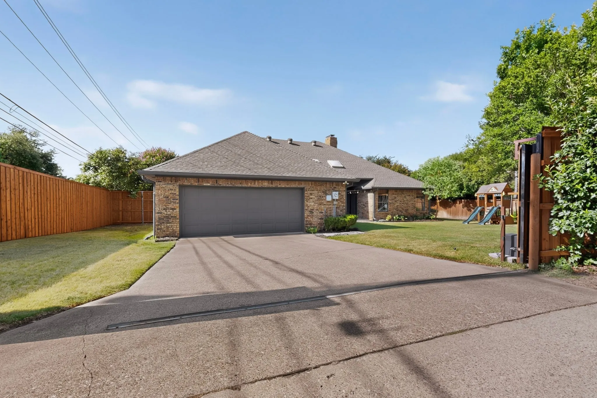 Single Family Residence For Sale in Collin County , 7347 Williamswood Drive, Dallas, Texas 75252, 4 Bedroom, 3 Bathroom, 2 Garage spaces, 2,636 Sqft, built in 1984, mls#21352560, Real Estate Agent in Dallas, Homes For Sale in Collin county, Homes For Sale in Dallas, Realtor in Dallas Texas, Real Estate Brokerage Independent Realty Texas, Luminita Cordes Realtor