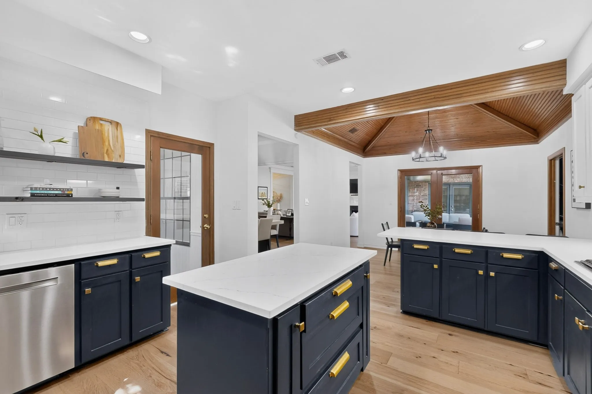 Single Family Residence For Sale in Collin County , 7347 Williamswood Drive, Dallas, Texas 75252, 4 Bedroom, 3 Bathroom, 2 Garage spaces, 2,636 Sqft, built in 1984, mls#21352560, Real Estate Agent in Dallas, Homes For Sale in Collin county, Homes For Sale in Dallas, Realtor in Dallas Texas, Real Estate Brokerage Independent Realty Texas, Luminita Cordes Realtor