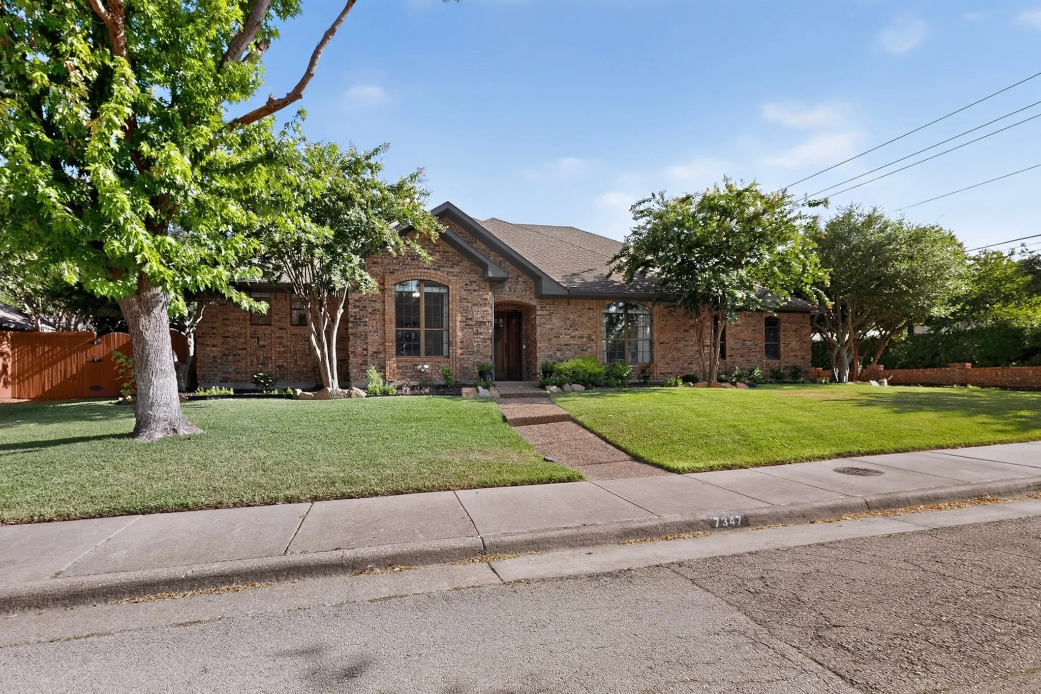 Single Family Residence For Sale in Collin County , 7347 Williamswood Drive, Dallas, Texas 75252, 4 Bedroom, 3 Bathroom, 2 Garage spaces, 2,636 Sqft, built in 1984, mls#21352560, Real Estate Agent in Dallas, Homes For Sale in Collin county, Homes For Sale in Dallas, Realtor in Dallas Texas, Real Estate Brokerage Independent Realty Texas, Luminita Cordes Realtor