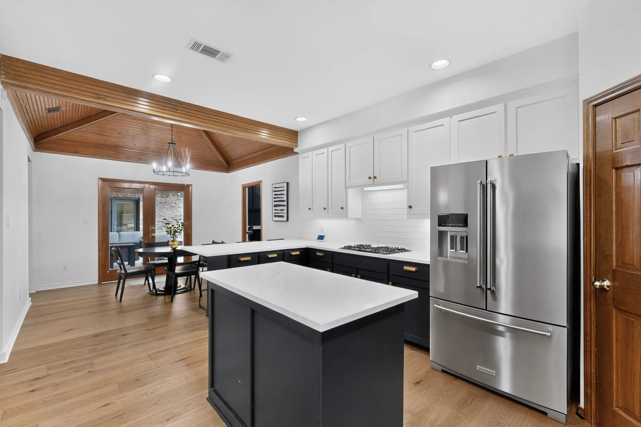 Single Family Residence For Sale in Collin County , 7347 Williamswood Drive, Dallas, Texas 75252, 4 Bedroom, 3 Bathroom, 2 Garage spaces, 2,636 Sqft, built in 1984, mls#21352560, Real Estate Agent in Dallas, Homes For Sale in Collin county, Homes For Sale in Dallas, Realtor in Dallas Texas, Real Estate Brokerage Independent Realty Texas, Luminita Cordes Realtor