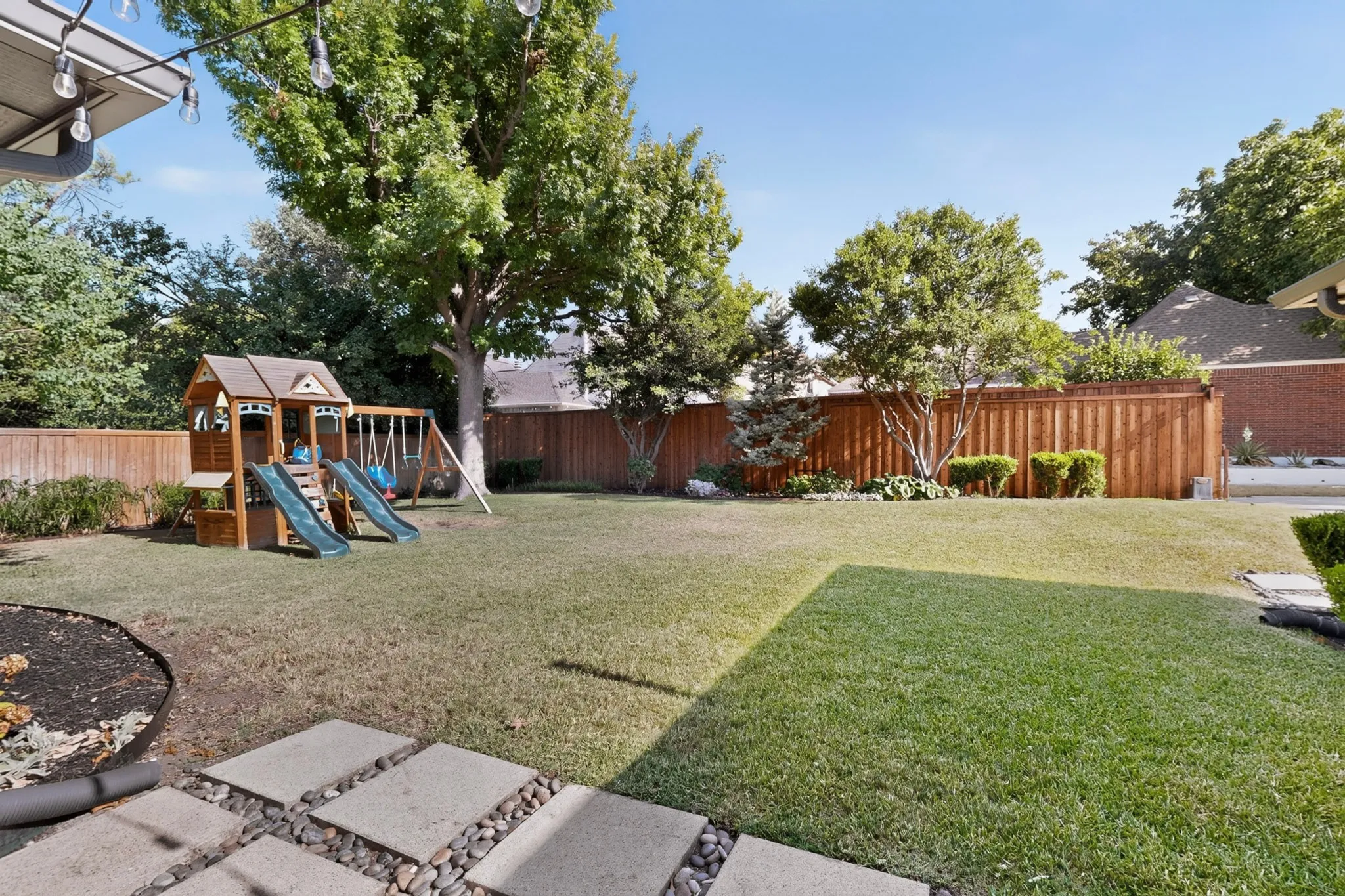 Single Family Residence For Sale in Collin County , 7347 Williamswood Drive, Dallas, Texas 75252, 4 Bedroom, 3 Bathroom, 2 Garage spaces, 2,636 Sqft, built in 1984, mls#21352560, Real Estate Agent in Dallas, Homes For Sale in Collin county, Homes For Sale in Dallas, Realtor in Dallas Texas, Real Estate Brokerage Independent Realty Texas, Luminita Cordes Realtor