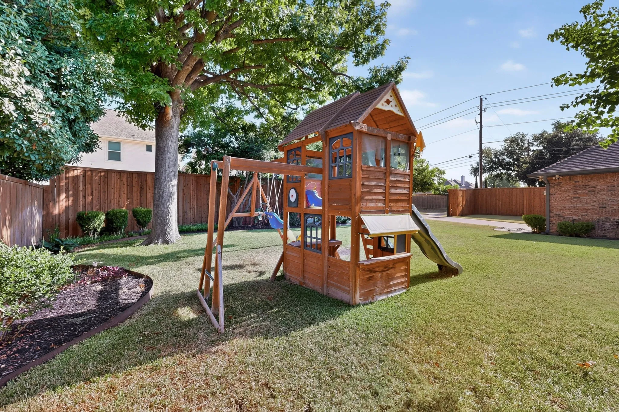 Single Family Residence For Sale in Collin County , 7347 Williamswood Drive, Dallas, Texas 75252, 4 Bedroom, 3 Bathroom, 2 Garage spaces, 2,636 Sqft, built in 1984, mls#21352560, Real Estate Agent in Dallas, Homes For Sale in Collin county, Homes For Sale in Dallas, Realtor in Dallas Texas, Real Estate Brokerage Independent Realty Texas, Luminita Cordes Realtor