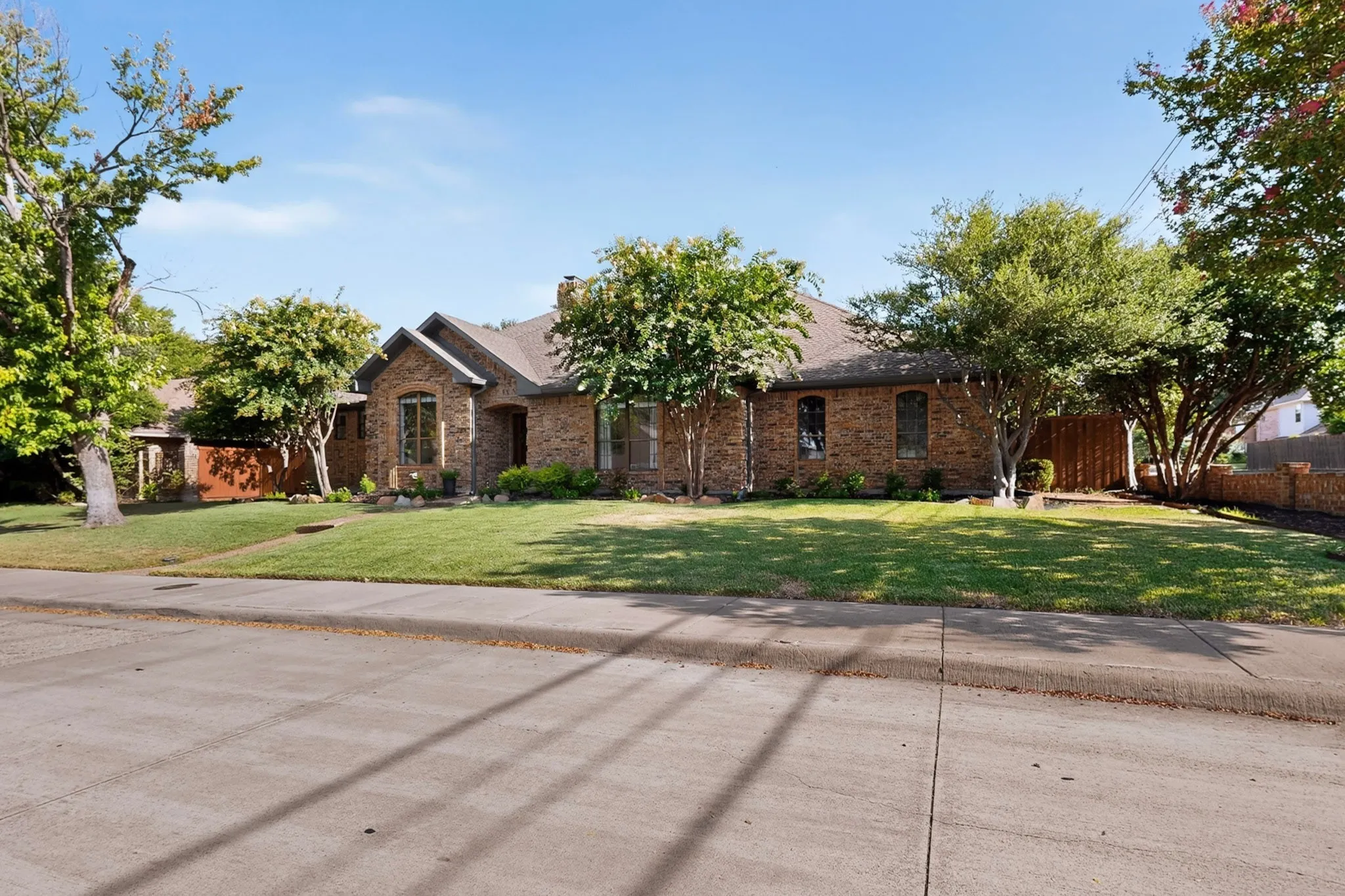 Single Family Residence For Sale in Collin County , 7347 Williamswood Drive, Dallas, Texas 75252, 4 Bedroom, 3 Bathroom, 2 Garage spaces, 2,636 Sqft, built in 1984, mls#21352560, Real Estate Agent in Dallas, Homes For Sale in Collin county, Homes For Sale in Dallas, Realtor in Dallas Texas, Real Estate Brokerage Independent Realty Texas, Luminita Cordes Realtor