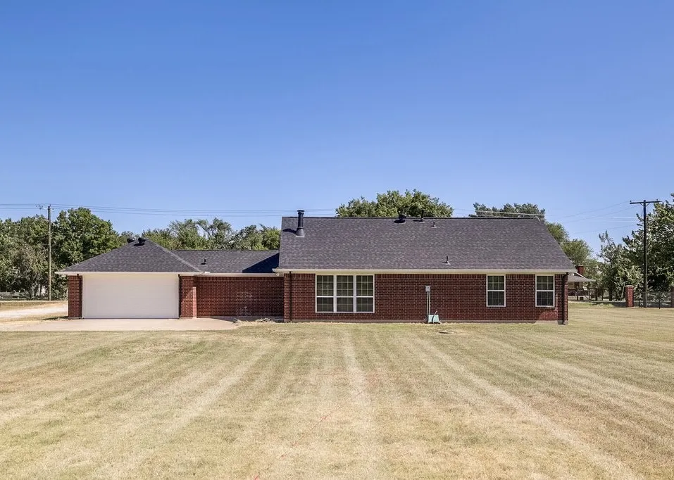 Single Family Residence For Sale in Tarrant County , 4024 J Rendon Road, Burleson, Texas 76028, 3 Bedroom, 2 Bathroom, 2 Garage spaces, 1,541 Sqft, built in 2001, mls#21359066, Real Estate Agent in Burleson, Homes For Sale in Tarrant county, Homes For Sale in Burleson, Realtor in Burleson Texas, Real Estate Brokerage Independent Realty Texas, Luminita Cordes Realtor