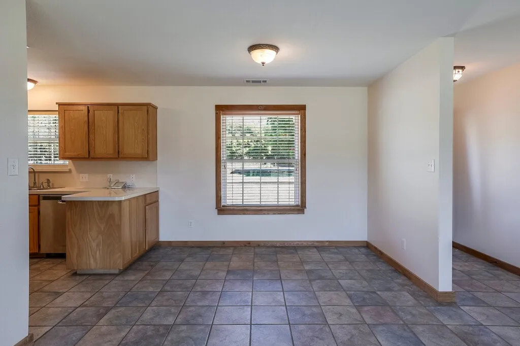 Single Family Residence For Sale in Tarrant County , 4024 J Rendon Road, Burleson, Texas 76028, 3 Bedroom, 2 Bathroom, 2 Garage spaces, 1,541 Sqft, built in 2001, mls#21359066, Real Estate Agent in Burleson, Homes For Sale in Tarrant county, Homes For Sale in Burleson, Realtor in Burleson Texas, Real Estate Brokerage Independent Realty Texas, Luminita Cordes Realtor