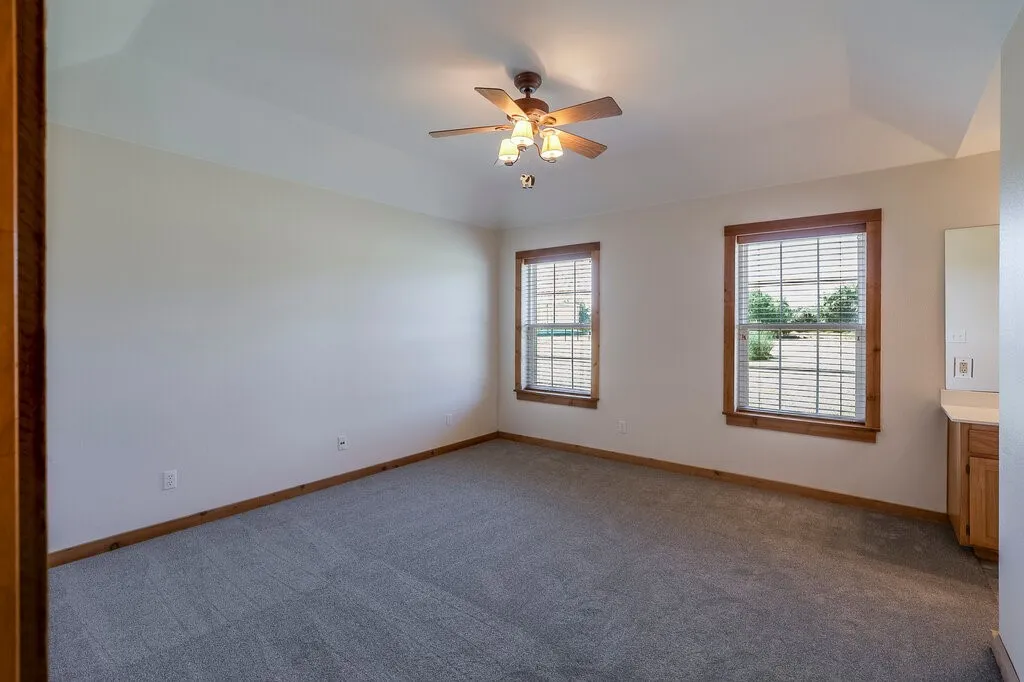 Single Family Residence For Sale in Tarrant County , 4024 J Rendon Road, Burleson, Texas 76028, 3 Bedroom, 2 Bathroom, 2 Garage spaces, 1,541 Sqft, built in 2001, mls#21359066, Real Estate Agent in Burleson, Homes For Sale in Tarrant county, Homes For Sale in Burleson, Realtor in Burleson Texas, Real Estate Brokerage Independent Realty Texas, Luminita Cordes Realtor