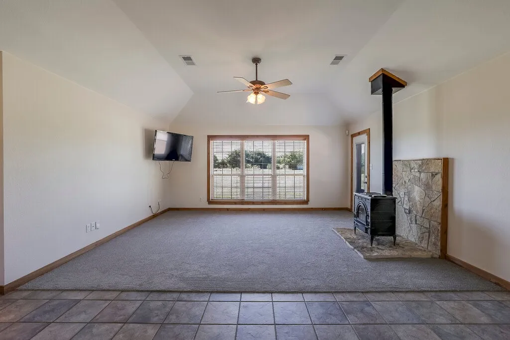 Single Family Residence For Sale in Tarrant County , 4024 J Rendon Road, Burleson, Texas 76028, 3 Bedroom, 2 Bathroom, 2 Garage spaces, 1,541 Sqft, built in 2001, mls#21359066, Real Estate Agent in Burleson, Homes For Sale in Tarrant county, Homes For Sale in Burleson, Realtor in Burleson Texas, Real Estate Brokerage Independent Realty Texas, Luminita Cordes Realtor
