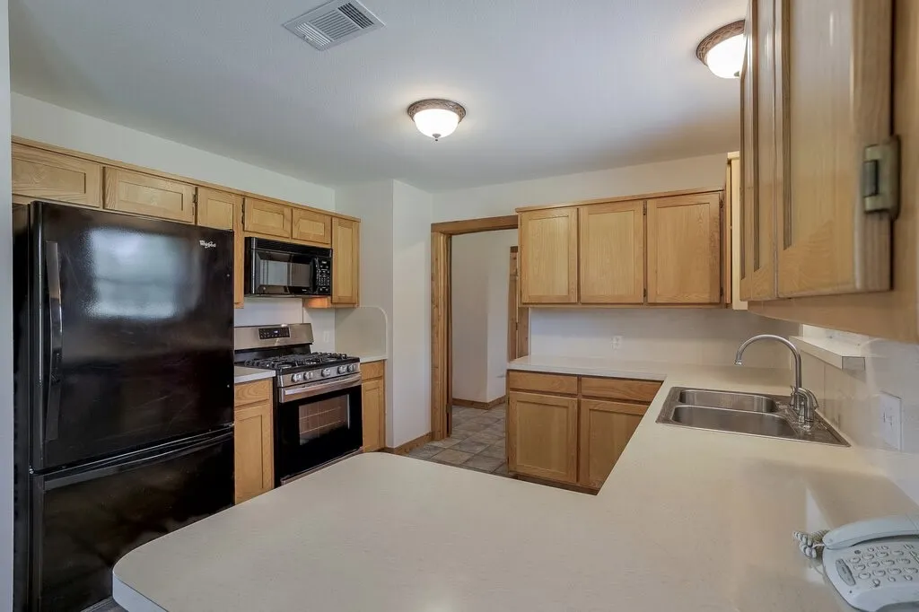 Single Family Residence For Sale in Tarrant County , 4024 J Rendon Road, Burleson, Texas 76028, 3 Bedroom, 2 Bathroom, 2 Garage spaces, 1,541 Sqft, built in 2001, mls#21359066, Real Estate Agent in Burleson, Homes For Sale in Tarrant county, Homes For Sale in Burleson, Realtor in Burleson Texas, Real Estate Brokerage Independent Realty Texas, Luminita Cordes Realtor