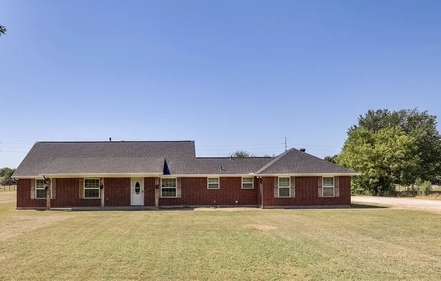 Single Family Residence For Sale in Tarrant County , 4024 J Rendon Road, Burleson, Texas 76028, 3 Bedroom, 2 Bathroom, 2 Garage spaces, 1,541 Sqft, built in 2001, mls#21359066, Real Estate Agent in Burleson, Homes For Sale in Tarrant county, Homes For Sale in Burleson, Realtor in Burleson Texas, Real Estate Brokerage Independent Realty Texas, Luminita Cordes Realtor