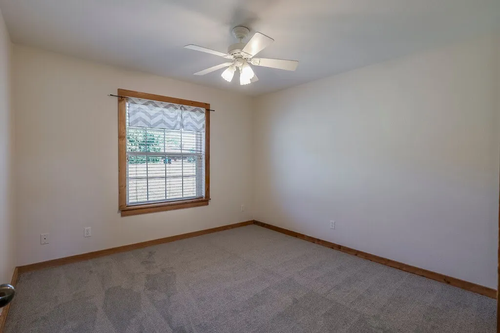 Single Family Residence For Sale in Tarrant County , 4024 J Rendon Road, Burleson, Texas 76028, 3 Bedroom, 2 Bathroom, 2 Garage spaces, 1,541 Sqft, built in 2001, mls#21359066, Real Estate Agent in Burleson, Homes For Sale in Tarrant county, Homes For Sale in Burleson, Realtor in Burleson Texas, Real Estate Brokerage Independent Realty Texas, Luminita Cordes Realtor