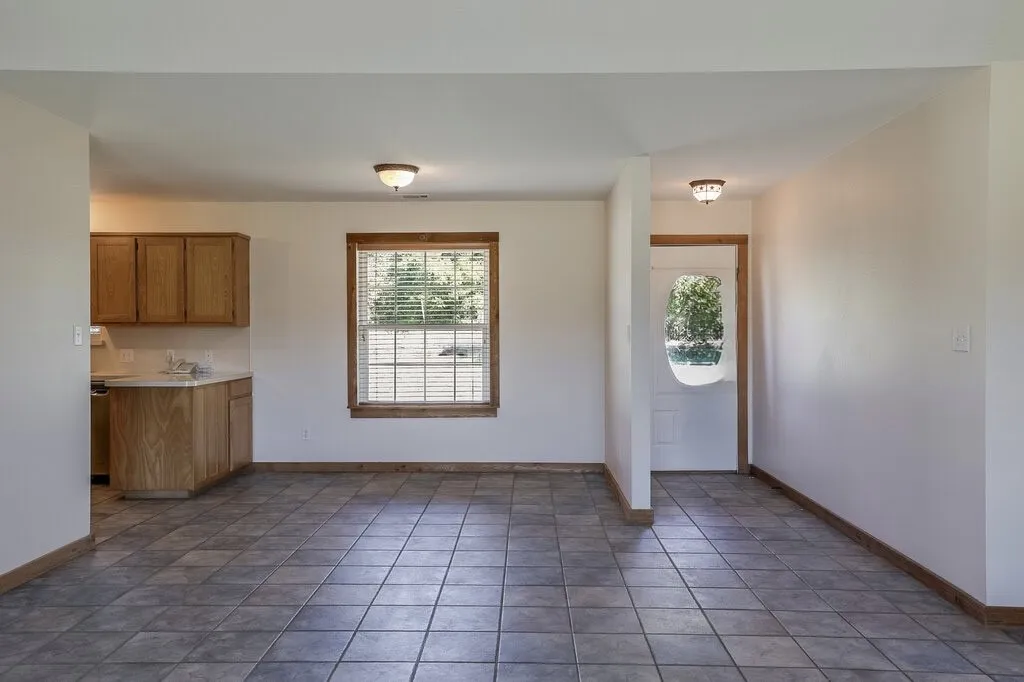 Single Family Residence For Sale in Tarrant County , 4024 J Rendon Road, Burleson, Texas 76028, 3 Bedroom, 2 Bathroom, 2 Garage spaces, 1,541 Sqft, built in 2001, mls#21359066, Real Estate Agent in Burleson, Homes For Sale in Tarrant county, Homes For Sale in Burleson, Realtor in Burleson Texas, Real Estate Brokerage Independent Realty Texas, Luminita Cordes Realtor