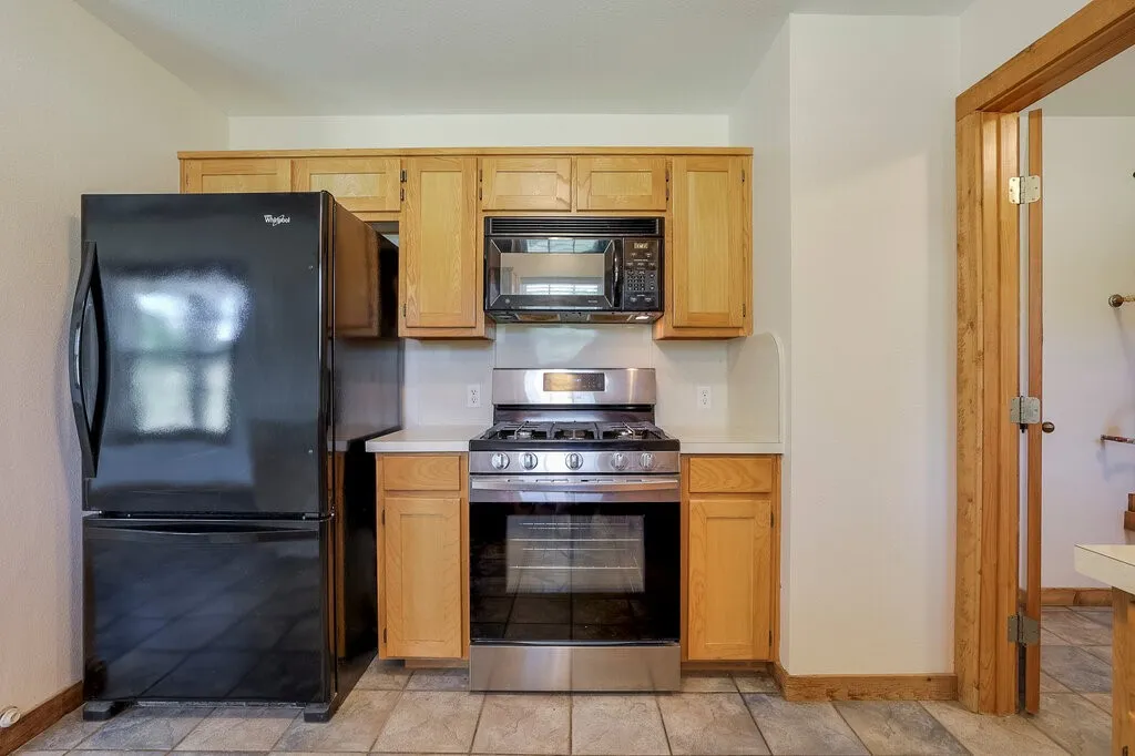 Single Family Residence For Sale in Tarrant County , 4024 J Rendon Road, Burleson, Texas 76028, 3 Bedroom, 2 Bathroom, 2 Garage spaces, 1,541 Sqft, built in 2001, mls#21359066, Real Estate Agent in Burleson, Homes For Sale in Tarrant county, Homes For Sale in Burleson, Realtor in Burleson Texas, Real Estate Brokerage Independent Realty Texas, Luminita Cordes Realtor