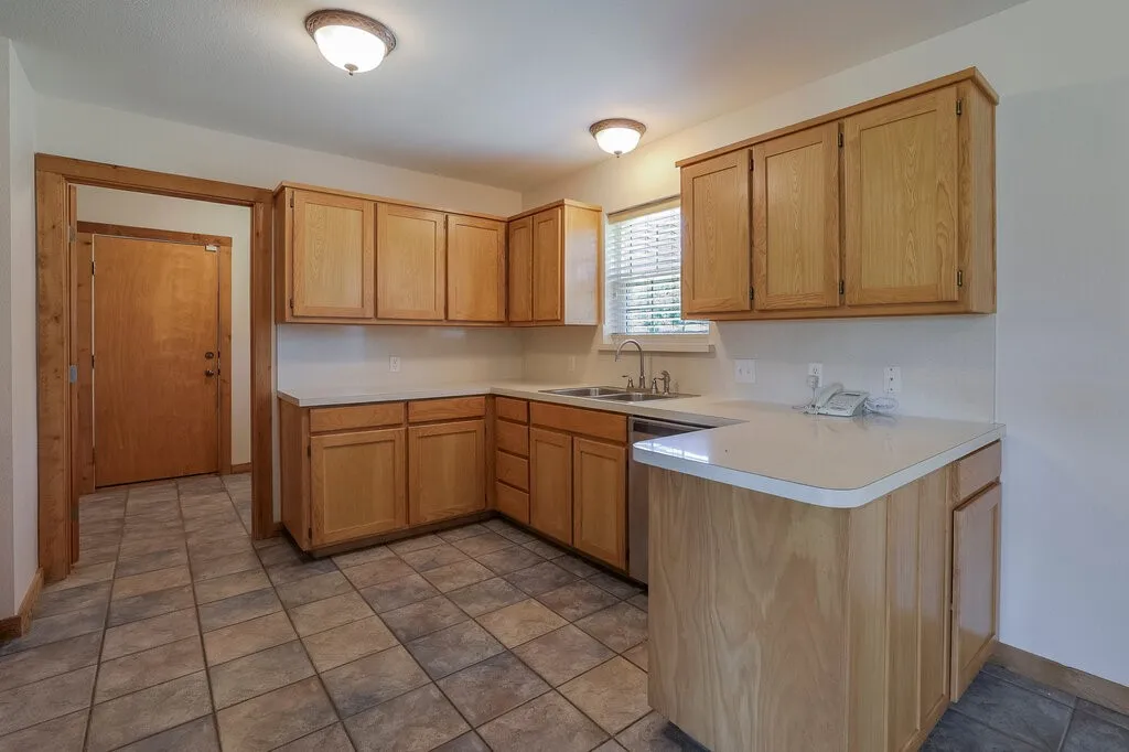 Single Family Residence For Sale in Tarrant County , 4024 J Rendon Road, Burleson, Texas 76028, 3 Bedroom, 2 Bathroom, 2 Garage spaces, 1,541 Sqft, built in 2001, mls#21359066, Real Estate Agent in Burleson, Homes For Sale in Tarrant county, Homes For Sale in Burleson, Realtor in Burleson Texas, Real Estate Brokerage Independent Realty Texas, Luminita Cordes Realtor
