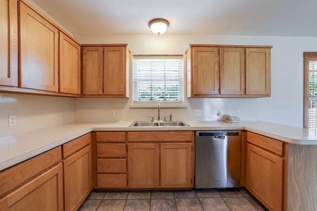 Single Family Residence For Sale in Tarrant County , 4024 J Rendon Road, Burleson, Texas 76028, 3 Bedroom, 2 Bathroom, 2 Garage spaces, 1,541 Sqft, built in 2001, mls#21359066, Real Estate Agent in Burleson, Homes For Sale in Tarrant county, Homes For Sale in Burleson, Realtor in Burleson Texas, Real Estate Brokerage Independent Realty Texas, Luminita Cordes Realtor