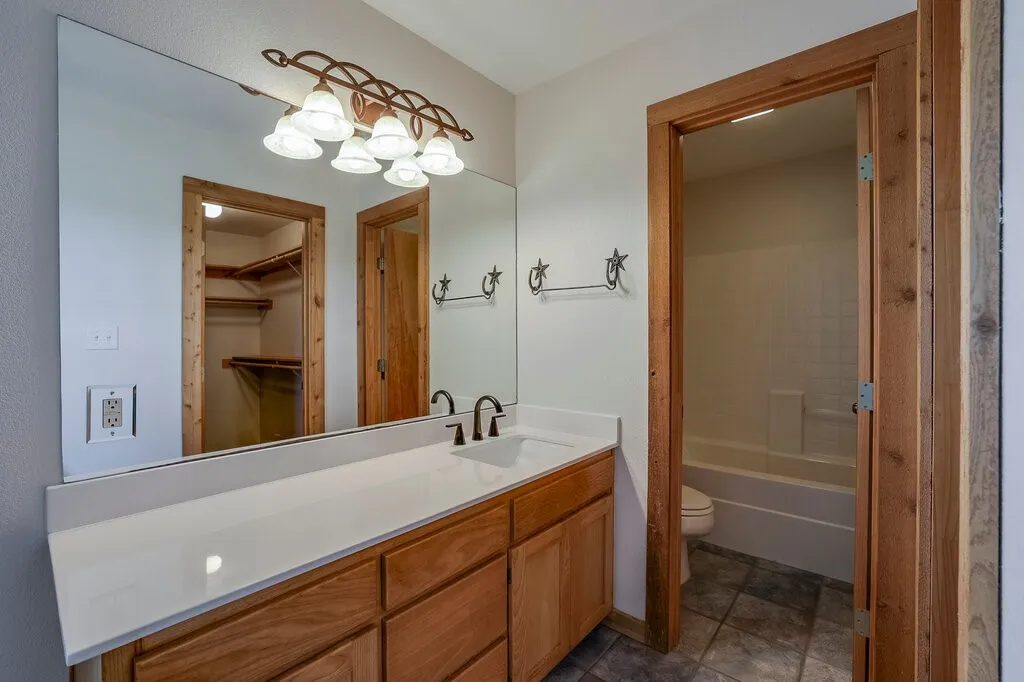 Single Family Residence For Sale in Tarrant County , 4024 J Rendon Road, Burleson, Texas 76028, 3 Bedroom, 2 Bathroom, 2 Garage spaces, 1,541 Sqft, built in 2001, mls#21359066, Real Estate Agent in Burleson, Homes For Sale in Tarrant county, Homes For Sale in Burleson, Realtor in Burleson Texas, Real Estate Brokerage Independent Realty Texas, Luminita Cordes Realtor