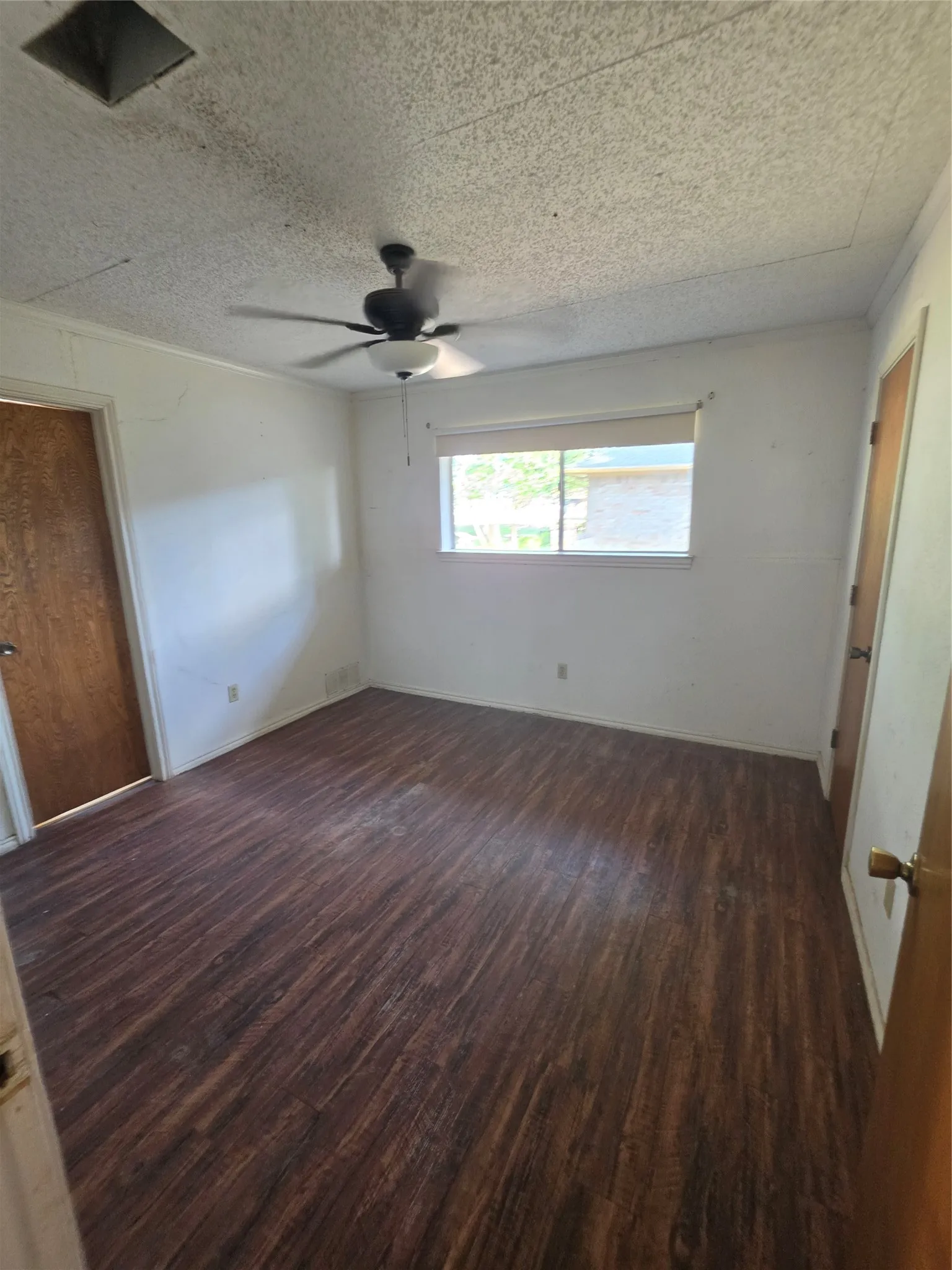 Single Family Residence For Sale in Dallas County , 1033 Shadywood Lane, De Soto, Texas 75115, 4 Bedroom, 2 Bathroom, 2 Garage spaces, 1,971 Sqft, built in 1973, mls#21359844, Real Estate Agent in De Soto, Homes For Sale in Dallas county, Homes For Sale in De Soto, Realtor in De Soto Texas, Real Estate Brokerage Independent Realty Texas, Luminita Cordes Realtor