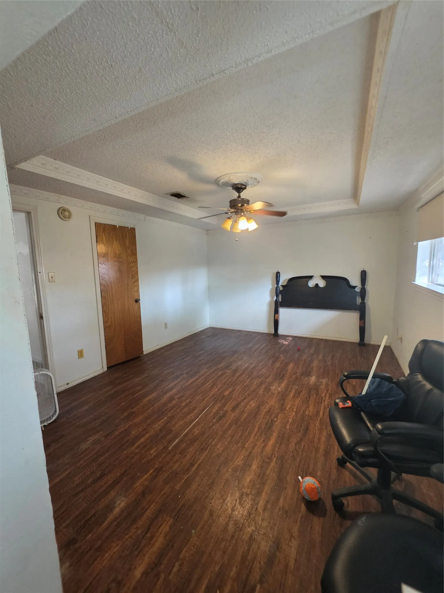 Single Family Residence For Sale in Dallas County , 1033 Shadywood Lane, De Soto, Texas 75115, 4 Bedroom, 2 Bathroom, 2 Garage spaces, 1,971 Sqft, built in 1973, mls#21359844, Real Estate Agent in De Soto, Homes For Sale in Dallas county, Homes For Sale in De Soto, Realtor in De Soto Texas, Real Estate Brokerage Independent Realty Texas, Luminita Cordes Realtor
