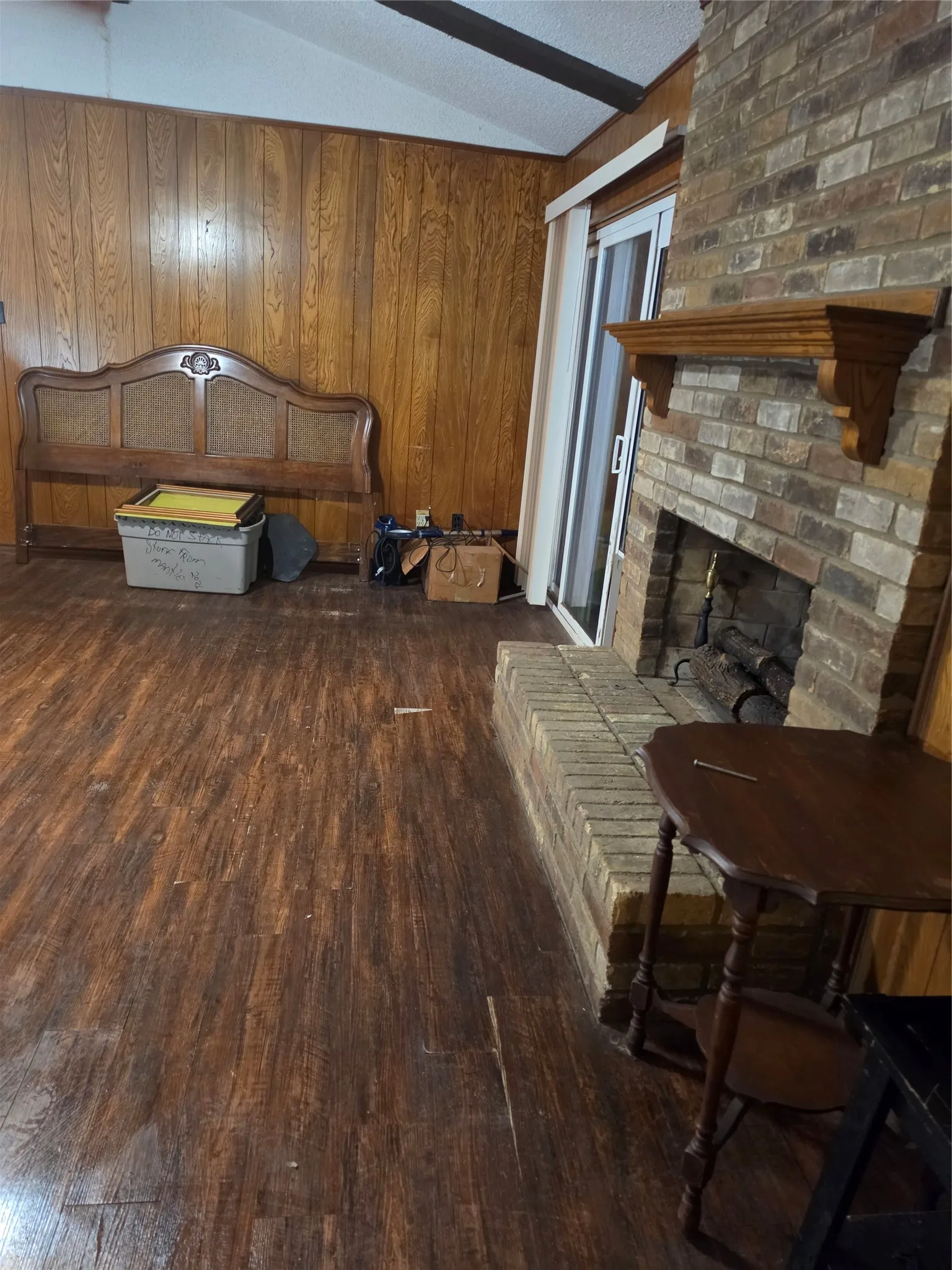 Single Family Residence For Sale in Dallas County , 1033 Shadywood Lane, De Soto, Texas 75115, 4 Bedroom, 2 Bathroom, 2 Garage spaces, 1,971 Sqft, built in 1973, mls#21359844, Real Estate Agent in De Soto, Homes For Sale in Dallas county, Homes For Sale in De Soto, Realtor in De Soto Texas, Real Estate Brokerage Independent Realty Texas, Luminita Cordes Realtor