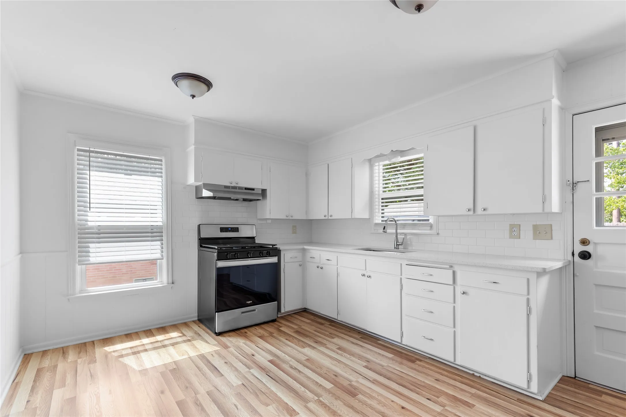 Single Family Residence For Sale in Grayson County , 1015 W Sycamore Street, Sherman, Texas 75092, 3 Bedroom, 2 Bathroom, 1 Garage spaces, 1,181 Sqft, built in 1956, mls#21359845, Real Estate Agent in Sherman, Homes For Sale in Grayson county, Homes For Sale in Sherman, Realtor in Sherman Texas, Real Estate Brokerage Independent Realty Texas, Luminita Cordes Realtor