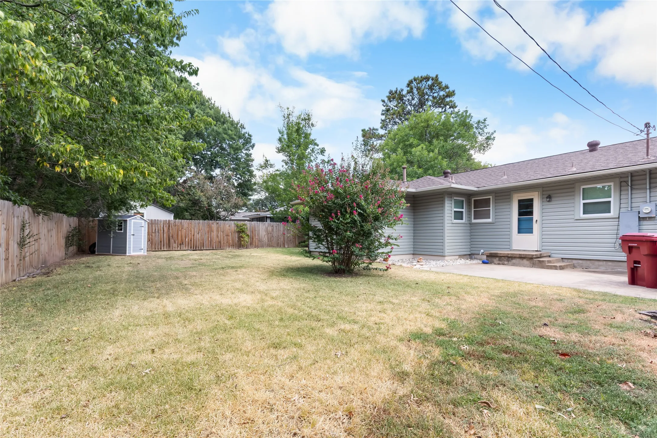Single Family Residence For Sale in Grayson County , 1015 W Sycamore Street, Sherman, Texas 75092, 3 Bedroom, 2 Bathroom, 1 Garage spaces, 1,181 Sqft, built in 1956, mls#21359845, Real Estate Agent in Sherman, Homes For Sale in Grayson county, Homes For Sale in Sherman, Realtor in Sherman Texas, Real Estate Brokerage Independent Realty Texas, Luminita Cordes Realtor