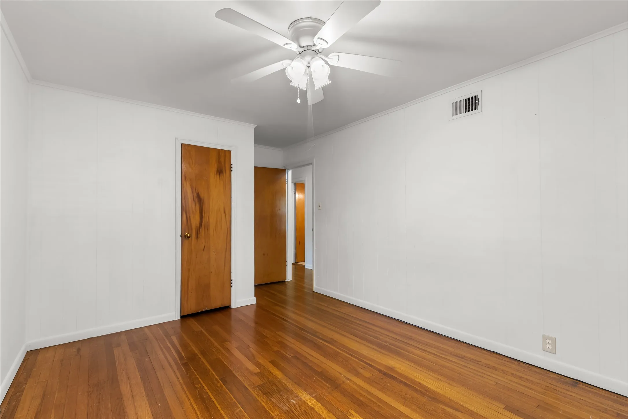 Single Family Residence For Sale in Grayson County , 1015 W Sycamore Street, Sherman, Texas 75092, 3 Bedroom, 2 Bathroom, 1 Garage spaces, 1,181 Sqft, built in 1956, mls#21359845, Real Estate Agent in Sherman, Homes For Sale in Grayson county, Homes For Sale in Sherman, Realtor in Sherman Texas, Real Estate Brokerage Independent Realty Texas, Luminita Cordes Realtor