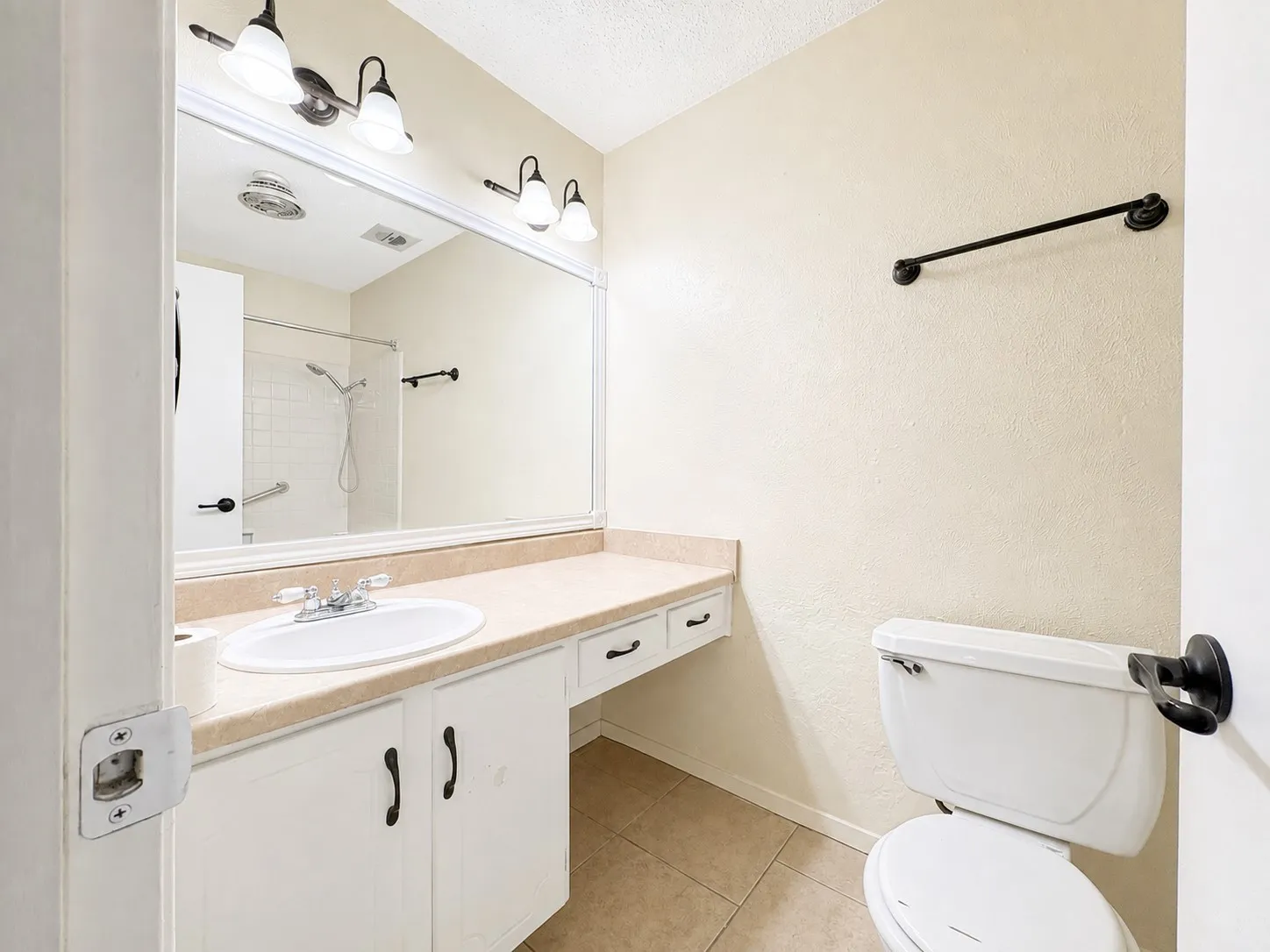 Bathroom For Guests And Two Secondary Bedrooms