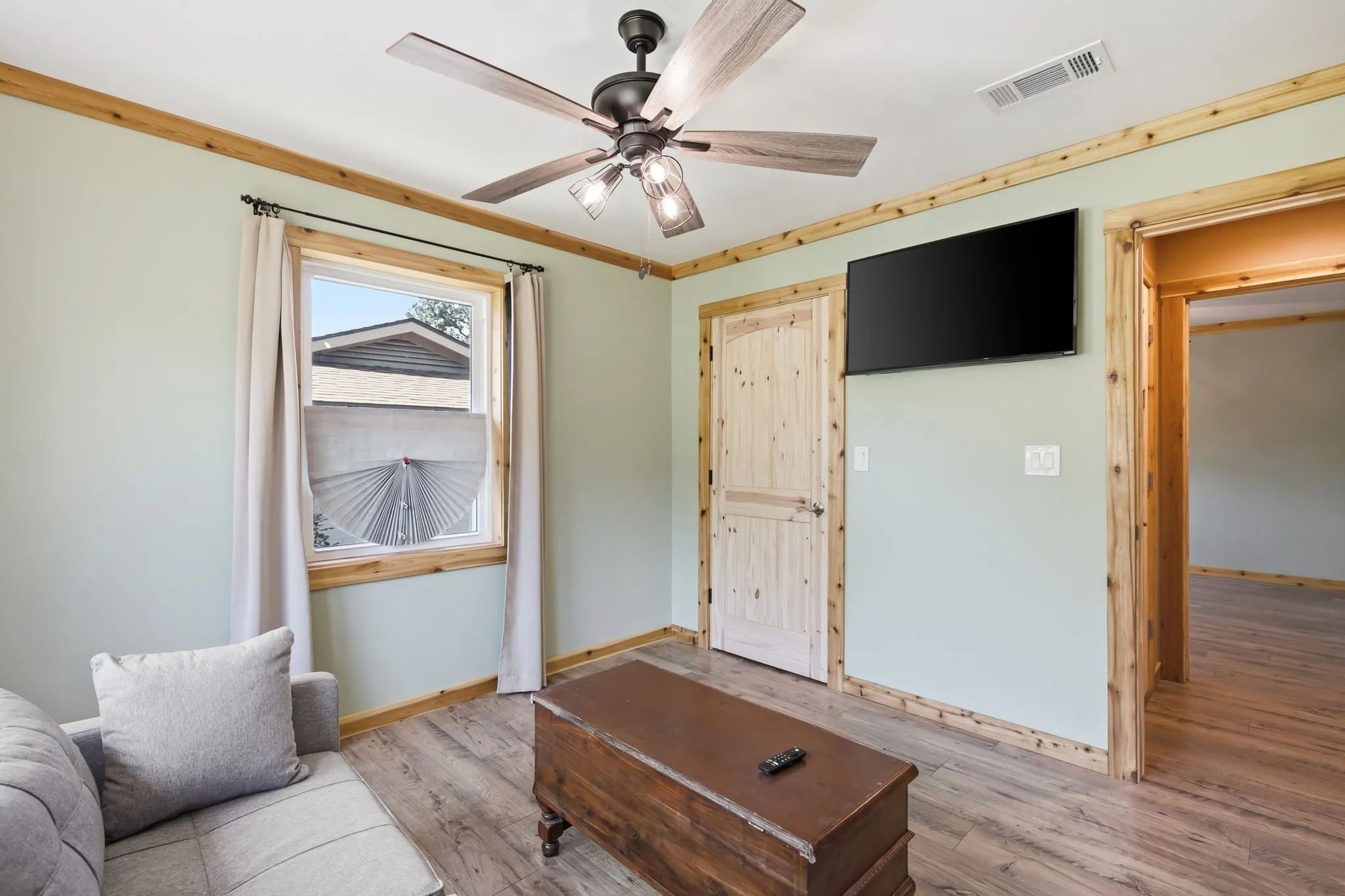 Single Family Residence For Sale in Tarrant County , 612 Oakwood Drive, Euless, Texas 76040, 3 Bedroom, 2 Bathroom, 2 Garage spaces, 1,622 Sqft, built in 1959, mls#21356740, Real Estate Agent in Euless, Homes For Sale in Tarrant county, Homes For Sale in Euless, Realtor in Euless Texas, Real Estate Brokerage Independent Realty Texas, Luminita Cordes Realtor