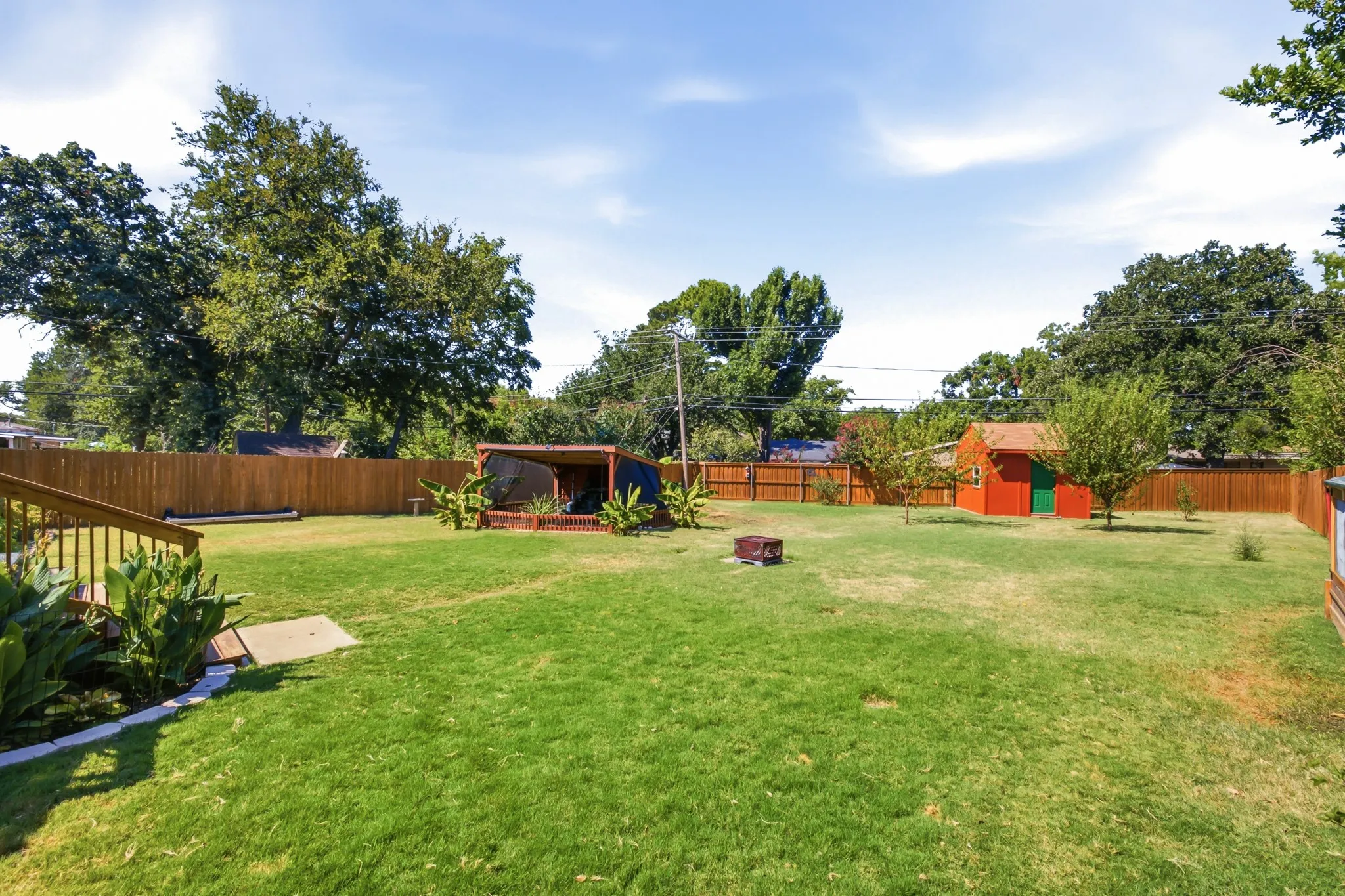 Single Family Residence For Sale in Tarrant County , 612 Oakwood Drive, Euless, Texas 76040, 3 Bedroom, 2 Bathroom, 2 Garage spaces, 1,622 Sqft, built in 1959, mls#21356740, Real Estate Agent in Euless, Homes For Sale in Tarrant county, Homes For Sale in Euless, Realtor in Euless Texas, Real Estate Brokerage Independent Realty Texas, Luminita Cordes Realtor