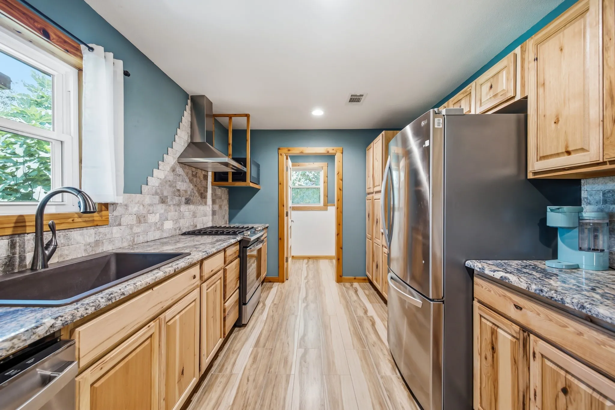 Single Family Residence For Sale in Tarrant County , 612 Oakwood Drive, Euless, Texas 76040, 3 Bedroom, 2 Bathroom, 2 Garage spaces, 1,622 Sqft, built in 1959, mls#21356740, Real Estate Agent in Euless, Homes For Sale in Tarrant county, Homes For Sale in Euless, Realtor in Euless Texas, Real Estate Brokerage Independent Realty Texas, Luminita Cordes Realtor