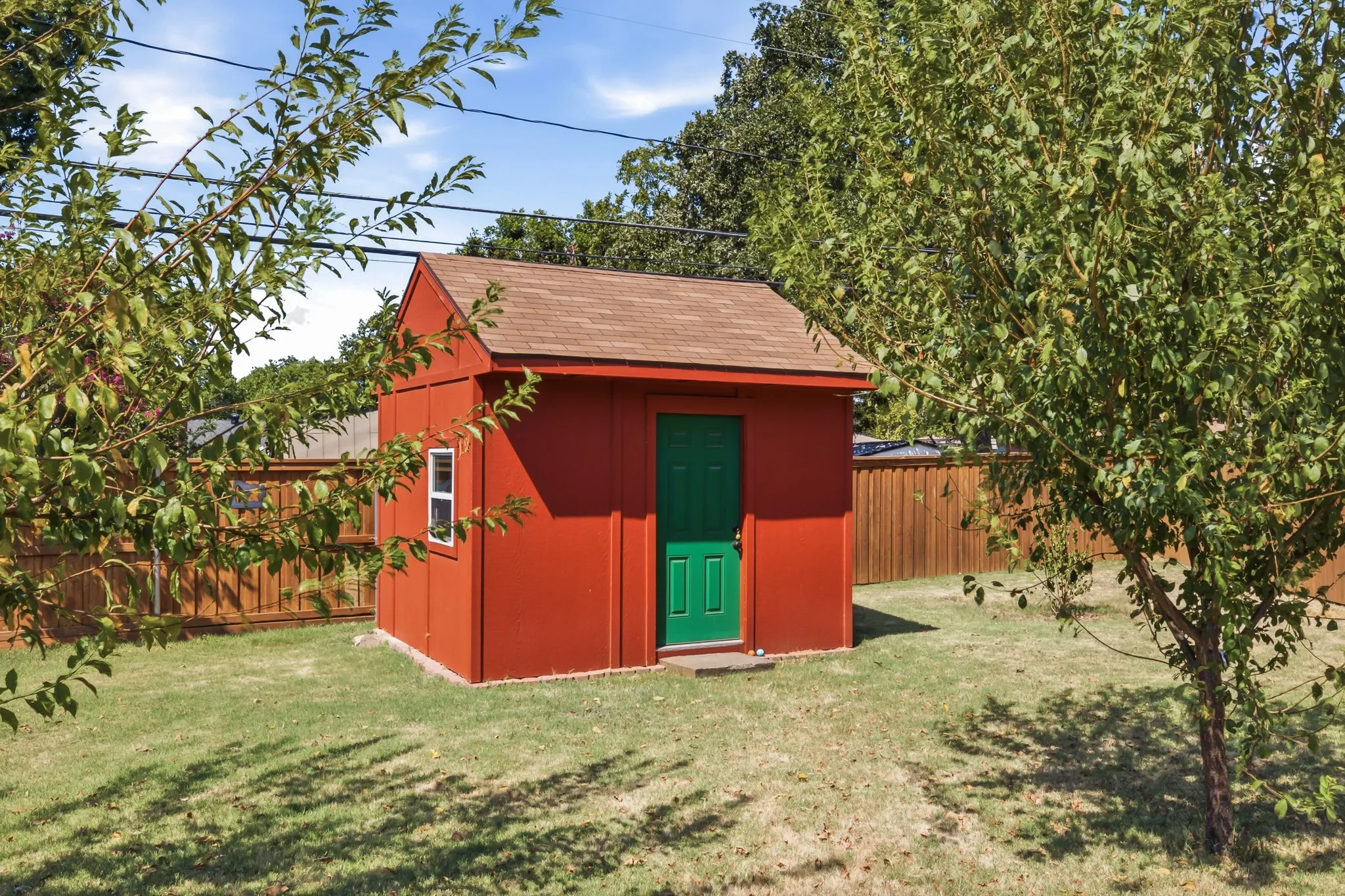 Single Family Residence For Sale in Tarrant County , 612 Oakwood Drive, Euless, Texas 76040, 3 Bedroom, 2 Bathroom, 2 Garage spaces, 1,622 Sqft, built in 1959, mls#21356740, Real Estate Agent in Euless, Homes For Sale in Tarrant county, Homes For Sale in Euless, Realtor in Euless Texas, Real Estate Brokerage Independent Realty Texas, Luminita Cordes Realtor